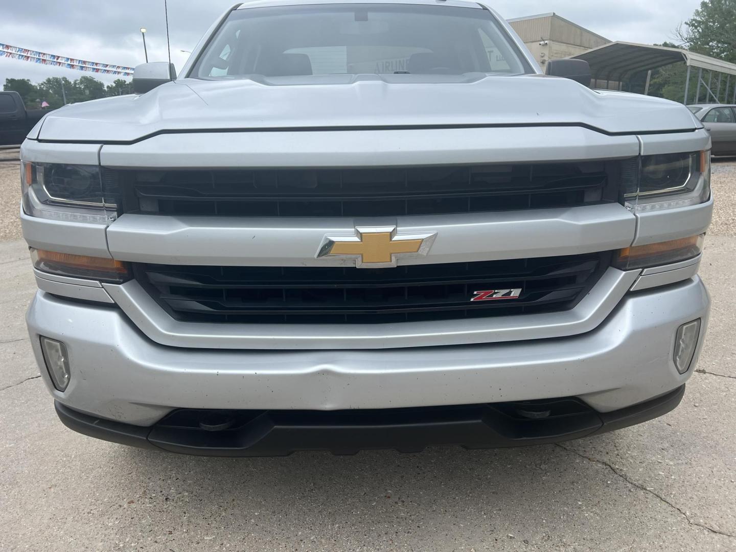 2018 Silver /Black Chevrolet Silverado 1500 Z71 (3GCUKREC4JG) with an 5.3L V8 engine, 6-Speed Automatic transmission, located at 4520 Airline Hwy, Baton Rouge, LA, 70805, (225) 357-1497, 30.509325, -91.145432 - 2018 Chevrolet Silverado Crew Cab Z71 4X4 **NO ACCIDENTS** 5.3 V8 Gas, 177K Miles, Cold A/C, Power Seat, Windows, Locks & Mirrors, Navigation, Backup Camera, Tow Package. Has Some Scratches & Minor Dent On Front Bumper. FOR INFO PLEASE CONTACT JEFF AT 225-413-0981. CHECK OUT OUR A+ RATING WITH THE - Photo#2