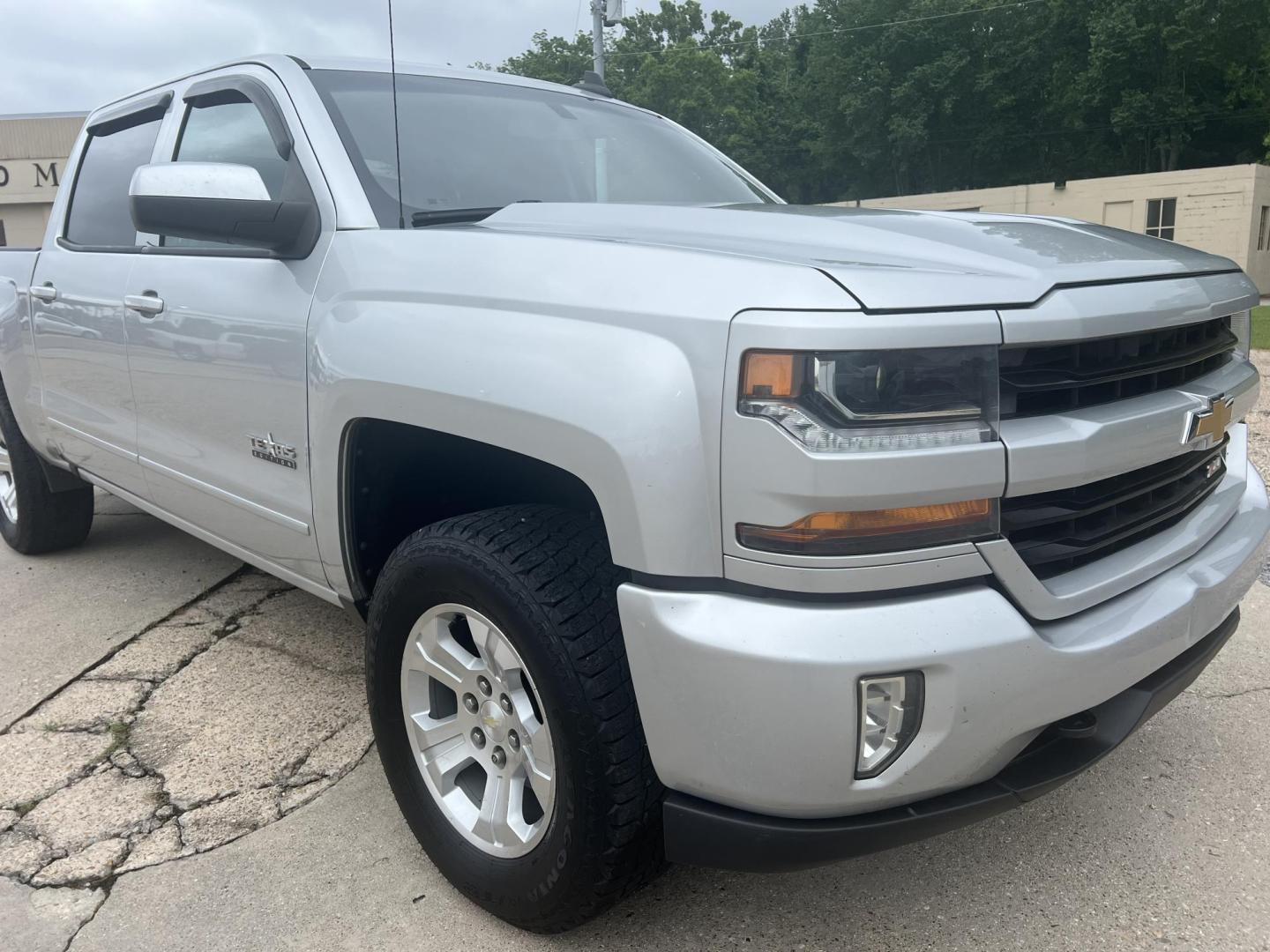 2018 Silver /Black Chevrolet Silverado 1500 Z71 (3GCUKREC4JG) with an 5.3L V8 engine, 6-Speed Automatic transmission, located at 4520 Airline Hwy, Baton Rouge, LA, 70805, (225) 357-1497, 30.509325, -91.145432 - 2018 Chevrolet Silverado Crew Cab Z71 4X4 **NO ACCIDENTS** 5.3 V8 Gas, 177K Miles, Cold A/C, Power Seat, Windows, Locks & Mirrors, Navigation, Backup Camera, Tow Package. Has Some Scratches & Minor Dent On Front Bumper. FOR INFO PLEASE CONTACT JEFF AT 225-413-0981. CHECK OUT OUR A+ RATING WITH THE - Photo#3