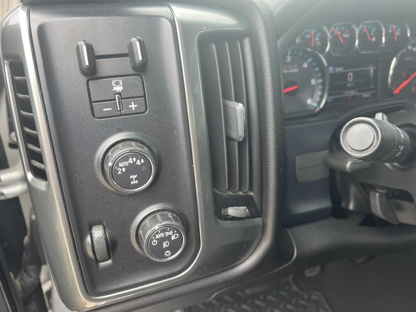 2018 Silver /Black Chevrolet Silverado 1500 Z71 (3GCUKREC4JG) with an 5.3L V8 engine, 6-Speed Automatic transmission, located at 4520 Airline Hwy, Baton Rouge, LA, 70805, (225) 357-1497, 30.509325, -91.145432 - 2018 Chevrolet Silverado Crew Cab Z71 4X4 **NO ACCIDENTS** 5.3 V8 Gas, 177K Miles, Cold A/C, Power Seat, Windows, Locks & Mirrors, Navigation, Backup Camera, Tow Package. Has Some Scratches & Minor Dent On Front Bumper. FOR INFO PLEASE CONTACT JEFF AT 225-413-0981. CHECK OUT OUR A+ RATING WITH THE - Photo#12