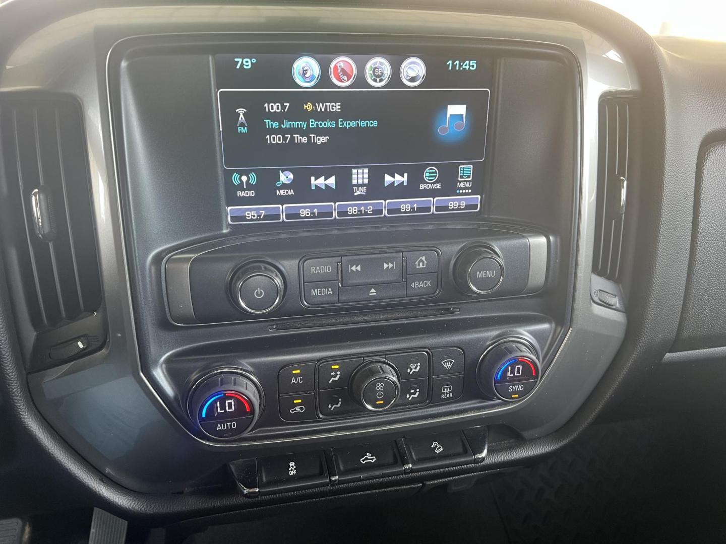 2018 Silver /Black Chevrolet Silverado 1500 Z71 (3GCUKREC4JG) with an 5.3L V8 engine, 6-Speed Automatic transmission, located at 4520 Airline Hwy, Baton Rouge, LA, 70805, (225) 357-1497, 30.509325, -91.145432 - 2018 Chevrolet Silverado Crew Cab Z71 4X4 **NO ACCIDENTS** 5.3 V8 Gas, 177K Miles, Cold A/C, Power Seat, Windows, Locks & Mirrors, Navigation, Backup Camera, Tow Package. Has Some Scratches & Minor Dent On Front Bumper. FOR INFO PLEASE CONTACT JEFF AT 225-413-0981. CHECK OUT OUR A+ RATING WITH THE - Photo#14