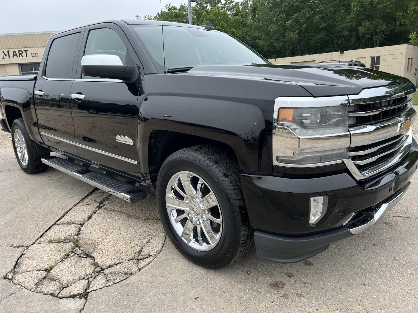 2016 Black /Brown Chevrolet Silverado 1500 High Country (3GCPCTECXGG) with an 5.3L V8 OHV 16V engine, 8 Speed Automatic transmission, located at 4520 Airline Hwy, Baton Rouge, LA, 70805, (225) 357-1497, 30.509325, -91.145432 - 2016 Chevrolet Silverado 1500 High Country **NO ACCIDENTS** 5.3 V8 Gas, 120K Miles, Heated & Cooled Leather, Sunroof, Bose Stereo, Cold A/C, All Power, Spray In Bedliner, Bed Cover, New Tires, Tow Package. FOR INFO PLEASE CONTACT JEFF AT 225-413-0981. CHECK OUT OUR A+ RATING WITH THE BETTER BUSINES - Photo#3