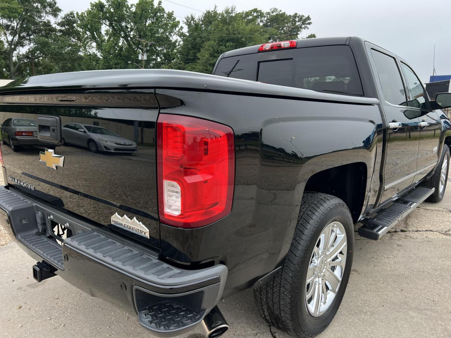 2016 Black /Brown Chevrolet Silverado 1500 High Country (3GCPCTECXGG) with an 5.3L V8 OHV 16V engine, 8 Speed Automatic transmission, located at 4520 Airline Hwy, Baton Rouge, LA, 70805, (225) 357-1497, 30.509325, -91.145432 - 2016 Chevrolet Silverado 1500 High Country **NO ACCIDENTS** 5.3 V8 Gas, 120K Miles, Heated & Cooled Leather, Sunroof, Bose Stereo, Cold A/C, All Power, Spray In Bedliner, Bed Cover, New Tires, Tow Package. FOR INFO PLEASE CONTACT JEFF AT 225-413-0981. CHECK OUT OUR A+ RATING WITH THE BETTER BUSINES - Photo#5
