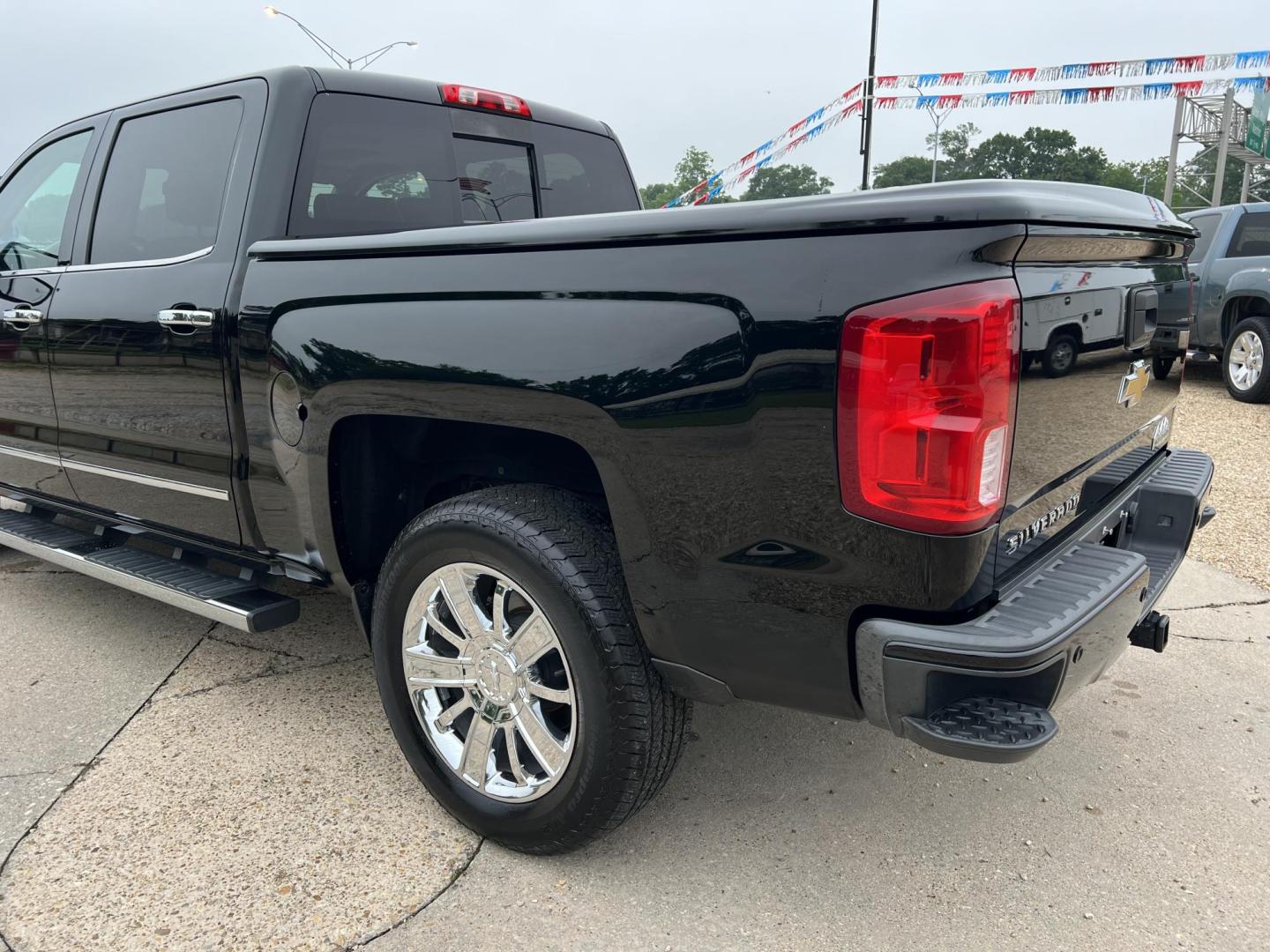 2016 Black /Brown Chevrolet Silverado 1500 High Country (3GCPCTECXGG) with an 5.3L V8 OHV 16V engine, 8 Speed Automatic transmission, located at 4520 Airline Hwy, Baton Rouge, LA, 70805, (225) 357-1497, 30.509325, -91.145432 - 2016 Chevrolet Silverado 1500 High Country **NO ACCIDENTS** 5.3 V8 Gas, 120K Miles, Heated & Cooled Leather, Sunroof, Bose Stereo, Cold A/C, All Power, Spray In Bedliner, Bed Cover, New Tires, Tow Package. FOR INFO PLEASE CONTACT JEFF AT 225-413-0981. CHECK OUT OUR A+ RATING WITH THE BETTER BUSINES - Photo#7
