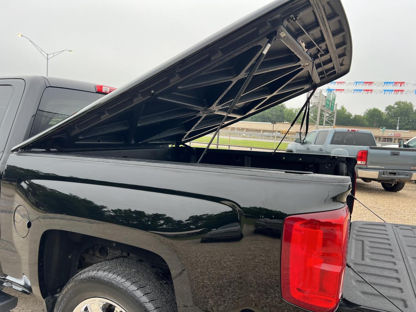 2016 Black /Brown Chevrolet Silverado 1500 High Country (3GCPCTECXGG) with an 5.3L V8 OHV 16V engine, 8 Speed Automatic transmission, located at 4520 Airline Hwy, Baton Rouge, LA, 70805, (225) 357-1497, 30.509325, -91.145432 - 2016 Chevrolet Silverado 1500 High Country **NO ACCIDENTS** 5.3 V8 Gas, 120K Miles, Heated & Cooled Leather, Sunroof, Bose Stereo, Cold A/C, All Power, Spray In Bedliner, Bed Cover, New Tires, Tow Package. FOR INFO PLEASE CONTACT JEFF AT 225-413-0981. CHECK OUT OUR A+ RATING WITH THE BETTER BUSINES - Photo#8