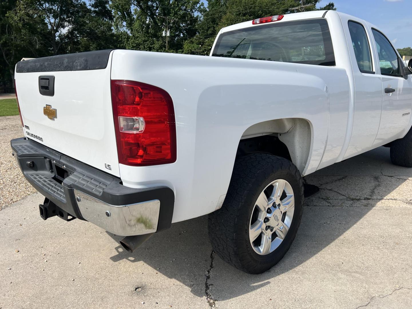 2012 White /Gray Chevrolet Silverado 2500HD Work Truck (1GC2CVCG7CZ) with an 6.0L V8 OHV 16V FFV engine, 6-Speed Automatic transmission, located at 4520 Airline Hwy, Baton Rouge, LA, 70805, (225) 357-1497, 30.509325, -91.145432 - 2012 Chevrolet Silverado 2500HD Ext Cab 2WD **ONLY 82K Miles, 6.0 V8 Gas, Cold A/C, Power Windows, Locks & Mirrors, Alloy 20'' Wheels, Tow Package. Rear Seat Has Been Taken Out For Professional Built Shelves. FOR INFO PLEASE CONTACT JEFF AT 225-413-0981. CHECK OUT OUR A+ RATING WITH THE BETTER BUSIN - Photo#5