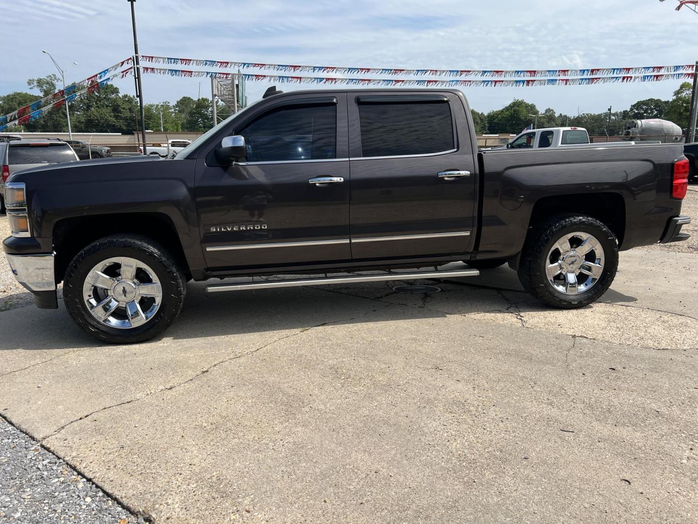 2015 Iridium Gray Metallic /Black Chevrolet Silverado 1500 LTZ (3GCPCSEC5FG) with an 5.3L V8 engine, 6-Speed Automatic transmission, located at 4520 Airline Hwy, Baton Rouge, LA, 70805, (225) 357-1497, 30.509325, -91.145432 - 2015 Chevrolet Silverado 1500 Crew Cab LTZ 2WD **ONE OWNER** 5.3 V8 Gas, 151K Miles, Heated & Cooled Leather, Sunroof, Bose Stereo, Cold A/C, All Power, Tow Package. FOR INFO PLEASE CONTACT JEFF AT 225-413-0981. CHECK OUT OUR A+ RATING WITH THE BETTER BUSINESS BUREAU. WE HAVE BEEN A FAMILY OWNED AND - Photo#1