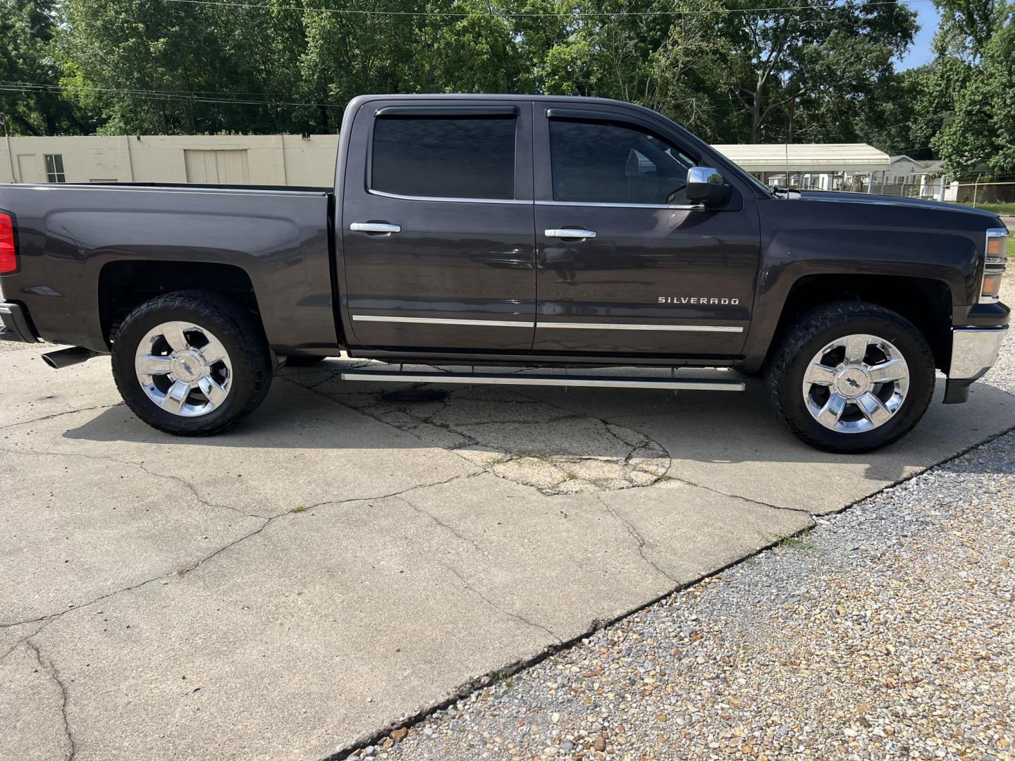 2015 Iridium Gray Metallic /Black Chevrolet Silverado 1500 LTZ (3GCPCSEC5FG) with an 5.3L V8 engine, 6-Speed Automatic transmission, located at 4520 Airline Hwy, Baton Rouge, LA, 70805, (225) 357-1497, 30.509325, -91.145432 - 2015 Chevrolet Silverado 1500 Crew Cab LTZ 2WD **ONE OWNER** 5.3 V8 Gas, 151K Miles, Heated & Cooled Leather, Sunroof, Bose Stereo, Cold A/C, All Power, Tow Package. FOR INFO PLEASE CONTACT JEFF AT 225-413-0981. CHECK OUT OUR A+ RATING WITH THE BETTER BUSINESS BUREAU. WE HAVE BEEN A FAMILY OWNED AND - Photo#4