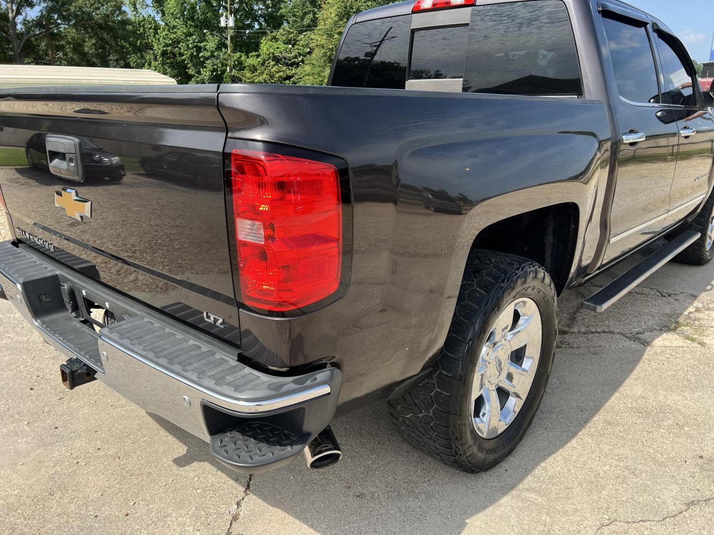 2015 Iridium Gray Metallic /Black Chevrolet Silverado 1500 LTZ (3GCPCSEC5FG) with an 5.3L V8 engine, 6-Speed Automatic transmission, located at 4520 Airline Hwy, Baton Rouge, LA, 70805, (225) 357-1497, 30.509325, -91.145432 - 2015 Chevrolet Silverado 1500 Crew Cab LTZ 2WD **ONE OWNER** 5.3 V8 Gas, 151K Miles, Heated & Cooled Leather, Sunroof, Bose Stereo, Cold A/C, All Power, Tow Package. FOR INFO PLEASE CONTACT JEFF AT 225-413-0981. CHECK OUT OUR A+ RATING WITH THE BETTER BUSINESS BUREAU. WE HAVE BEEN A FAMILY OWNED AND - Photo#5