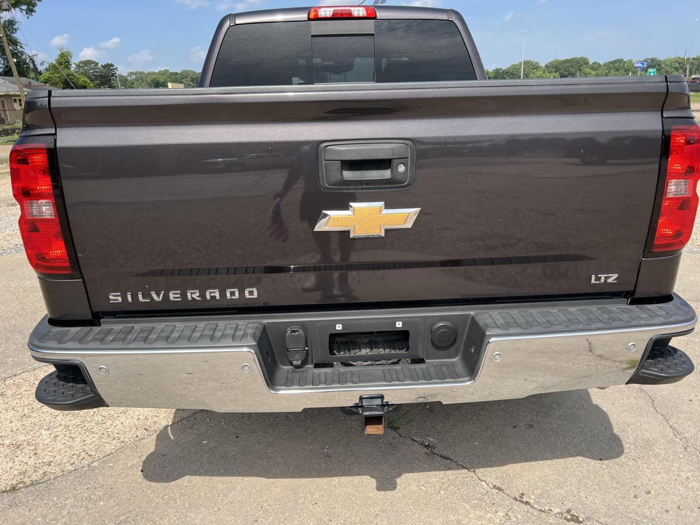 2015 Iridium Gray Metallic /Black Chevrolet Silverado 1500 LTZ (3GCPCSEC5FG) with an 5.3L V8 engine, 6-Speed Automatic transmission, located at 4520 Airline Hwy, Baton Rouge, LA, 70805, (225) 357-1497, 30.509325, -91.145432 - 2015 Chevrolet Silverado 1500 Crew Cab LTZ 2WD **ONE OWNER** 5.3 V8 Gas, 151K Miles, Heated & Cooled Leather, Sunroof, Bose Stereo, Cold A/C, All Power, Tow Package. FOR INFO PLEASE CONTACT JEFF AT 225-413-0981. CHECK OUT OUR A+ RATING WITH THE BETTER BUSINESS BUREAU. WE HAVE BEEN A FAMILY OWNED AND - Photo#6