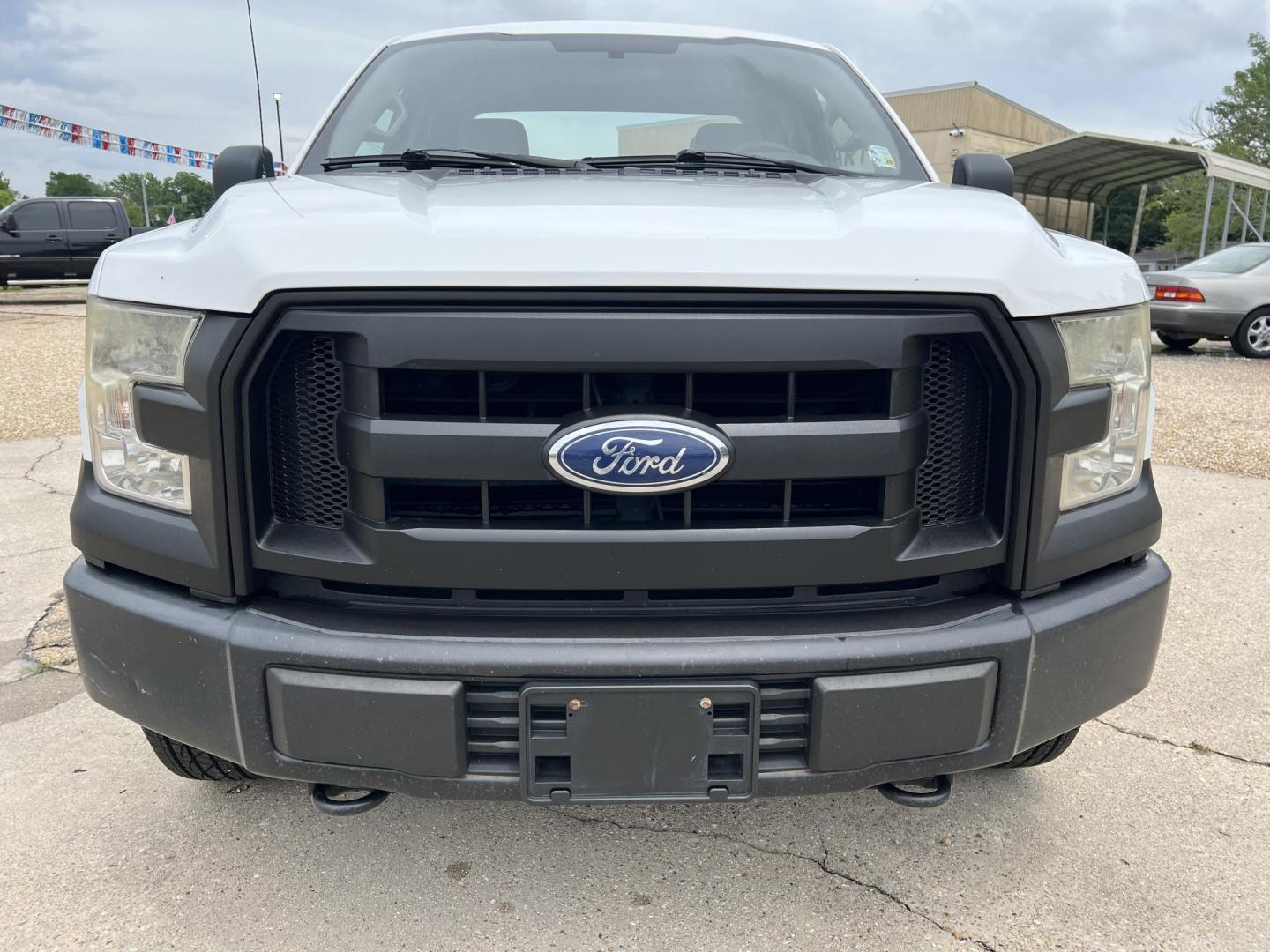 2017 White /Gray Ford F-150 XL (1FTEX1E85HF) with an 3.5L V6 engine, 6 Speed Automatic transmission, located at 4520 Airline Hwy, Baton Rouge, LA, 70805, (225) 357-1497, 30.509325, -91.145432 - 2017 Ford F-150 SuperCab XL 4X4 3.5 V6 Gas (Not Ecoboost), 157K Miles, 6.5 Ft Bed, Vinyl Seats, Cold A/C, Tow Package. FOR INFO PLEASE CONTACT JEFF AT 225-413-0981. CHECK OUT OUR A+ RATING WITH THE BETTER BUSINESS BUREAU. WE HAVE BEEN A FAMILY OWNED AND OPERATED BUSINESS AT THE SAME LOCATION FOR OV - Photo#2
