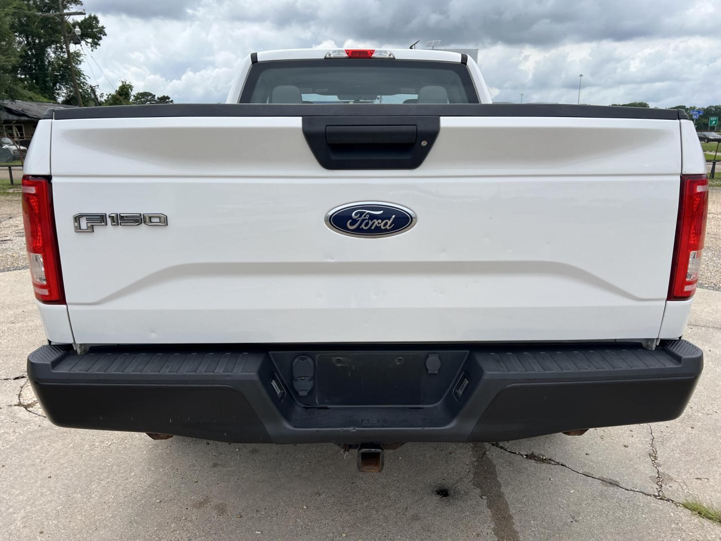 2017 White /Gray Ford F-150 XL (1FTEX1E85HF) with an 3.5L V6 engine, 6 Speed Automatic transmission, located at 4520 Airline Hwy, Baton Rouge, LA, 70805, (225) 357-1497, 30.509325, -91.145432 - 2017 Ford F-150 SuperCab XL 4X4 3.5 V6 Gas (Not Ecoboost), 157K Miles, 6.5 Ft Bed, Vinyl Seats, Cold A/C, Tow Package. FOR INFO PLEASE CONTACT JEFF AT 225-413-0981. CHECK OUT OUR A+ RATING WITH THE BETTER BUSINESS BUREAU. WE HAVE BEEN A FAMILY OWNED AND OPERATED BUSINESS AT THE SAME LOCATION FOR OV - Photo#6