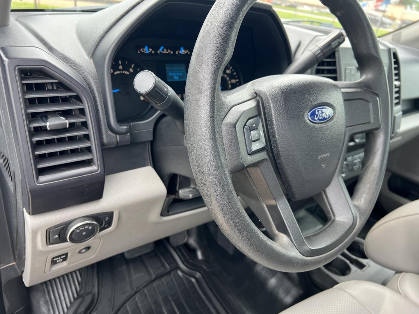 2017 White /Gray Ford F-150 XL (1FTEX1E85HF) with an 3.5L V6 engine, 6 Speed Automatic transmission, located at 4520 Airline Hwy, Baton Rouge, LA, 70805, (225) 357-1497, 30.509325, -91.145432 - 2017 Ford F-150 SuperCab XL 4X4 3.5 V6 Gas (Not Ecoboost), 157K Miles, 6.5 Ft Bed, Vinyl Seats, Cold A/C, Tow Package. FOR INFO PLEASE CONTACT JEFF AT 225-413-0981. CHECK OUT OUR A+ RATING WITH THE BETTER BUSINESS BUREAU. WE HAVE BEEN A FAMILY OWNED AND OPERATED BUSINESS AT THE SAME LOCATION FOR OV - Photo#13