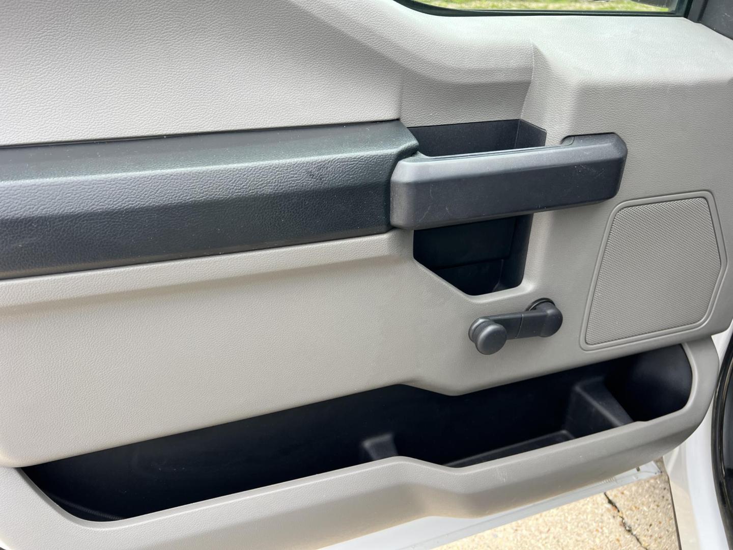 2017 White /Gray Ford F-150 XL (1FTEX1E85HF) with an 3.5L V6 engine, 6 Speed Automatic transmission, located at 4520 Airline Hwy, Baton Rouge, LA, 70805, (225) 357-1497, 30.509325, -91.145432 - 2017 Ford F-150 SuperCab XL 4X4 3.5 V6 Gas (Not Ecoboost), 157K Miles, 6.5 Ft Bed, Vinyl Seats, Cold A/C, Tow Package. FOR INFO PLEASE CONTACT JEFF AT 225-413-0981. CHECK OUT OUR A+ RATING WITH THE BETTER BUSINESS BUREAU. WE HAVE BEEN A FAMILY OWNED AND OPERATED BUSINESS AT THE SAME LOCATION FOR OV - Photo#17