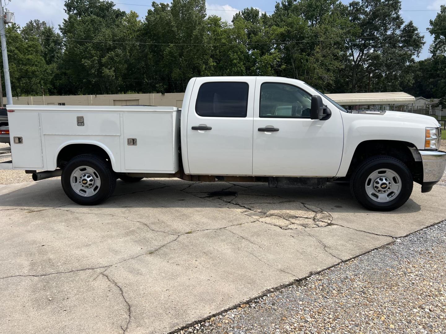 2014 White /Gray Chevrolet Silverado 2500HD Work Truck (1GB1CVC87EF) with an 6.6L V8 OHV 32V TURBO DIESEL engine, Allison transmission, located at 4520 Airline Hwy, Baton Rouge, LA, 70805, (225) 357-1497, 30.509325, -91.145432 - 2014 Chevrolet Silverado 2500HD Crew Cab 2WD Knapheide Utility Bed, 6.6 Duramax Diesel, Allison Transmission, 297K Miles, Cold A/C, Power Windows, Locks & Mirrors, New Tires, Tow Package. FOR INFO PLEASE CONTACT JEFF AT 225-413-0981. CHECK OUT OUR A+ RATING WITH THE BETTER BUSINESS BUREAU. WE HAVE B - Photo#4