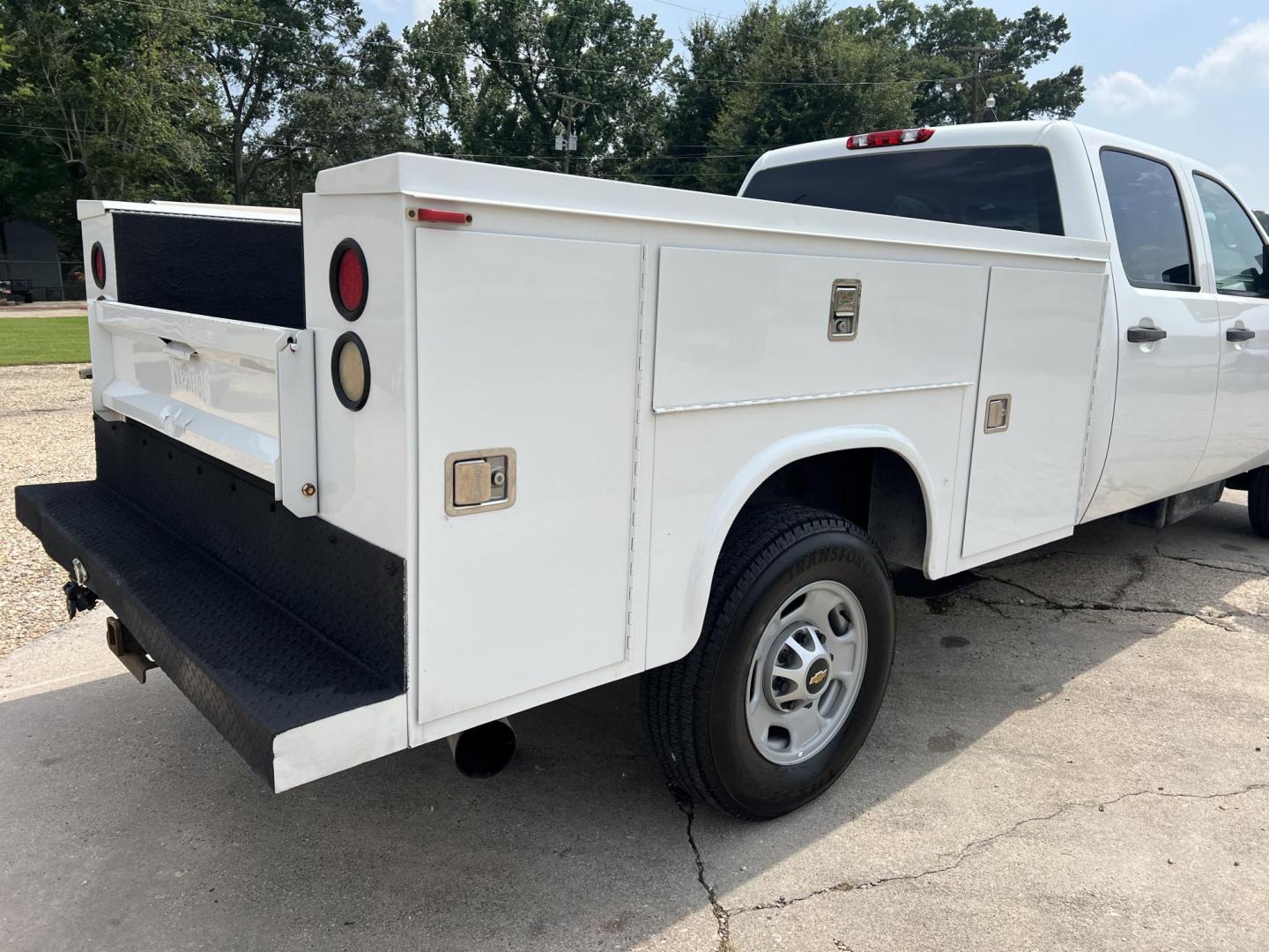 2014 White /Gray Chevrolet Silverado 2500HD Work Truck (1GB1CVC87EF) with an 6.6L V8 OHV 32V TURBO DIESEL engine, Allison transmission, located at 4520 Airline Hwy, Baton Rouge, LA, 70805, (225) 357-1497, 30.509325, -91.145432 - 2014 Chevrolet Silverado 2500HD Crew Cab 2WD Knapheide Utility Bed, 6.6 Duramax Diesel, Allison Transmission, 297K Miles, Cold A/C, Power Windows, Locks & Mirrors, New Tires, Tow Package. FOR INFO PLEASE CONTACT JEFF AT 225-413-0981. CHECK OUT OUR A+ RATING WITH THE BETTER BUSINESS BUREAU. WE HAVE B - Photo#5