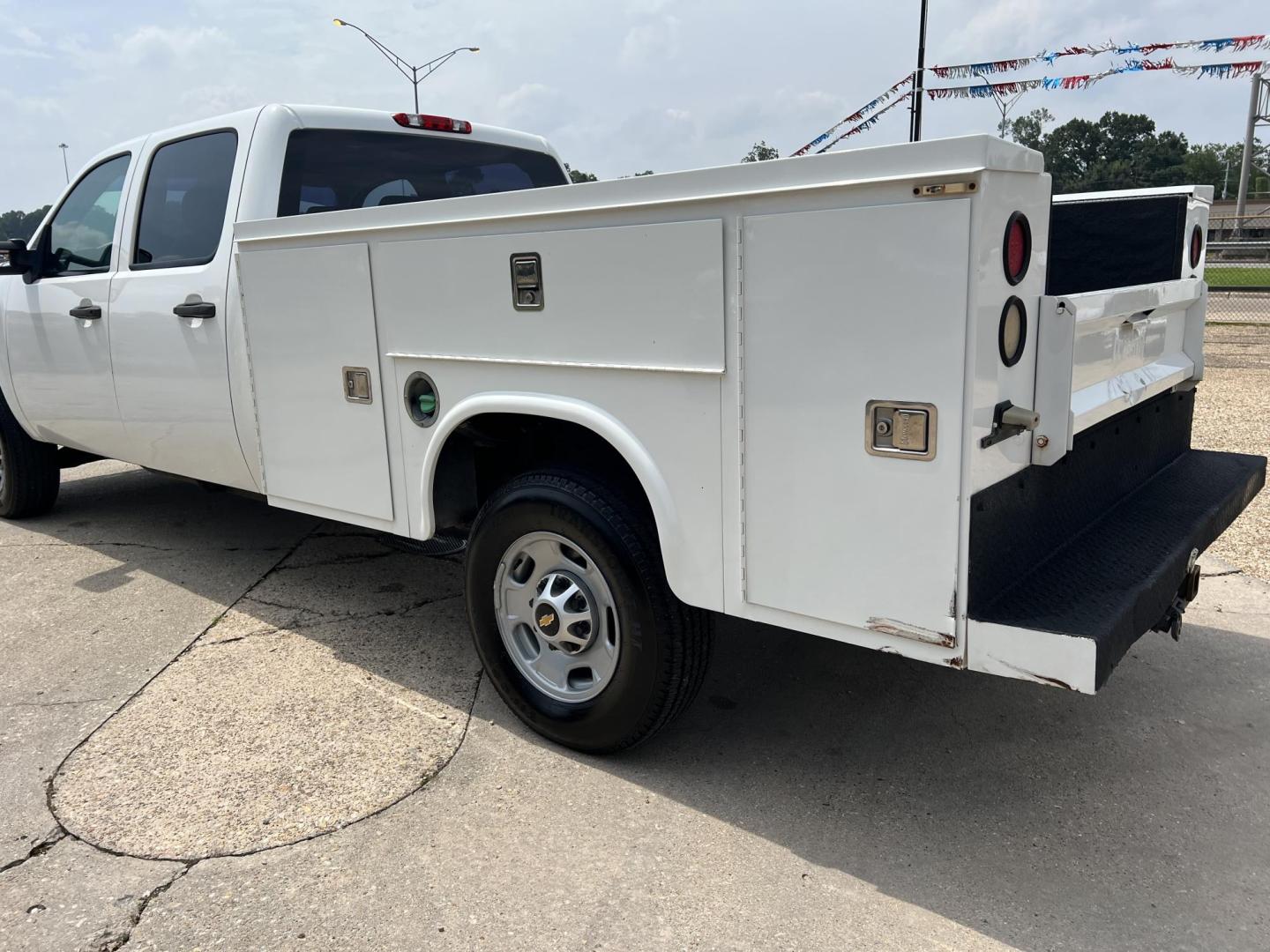 2014 White /Gray Chevrolet Silverado 2500HD Work Truck (1GB1CVC87EF) with an 6.6L V8 OHV 32V TURBO DIESEL engine, Allison transmission, located at 4520 Airline Hwy, Baton Rouge, LA, 70805, (225) 357-1497, 30.509325, -91.145432 - 2014 Chevrolet Silverado 2500HD Crew Cab 2WD Knapheide Utility Bed, 6.6 Duramax Diesel, Allison Transmission, 297K Miles, Cold A/C, Power Windows, Locks & Mirrors, New Tires, Tow Package. FOR INFO PLEASE CONTACT JEFF AT 225-413-0981. CHECK OUT OUR A+ RATING WITH THE BETTER BUSINESS BUREAU. WE HAVE B - Photo#7