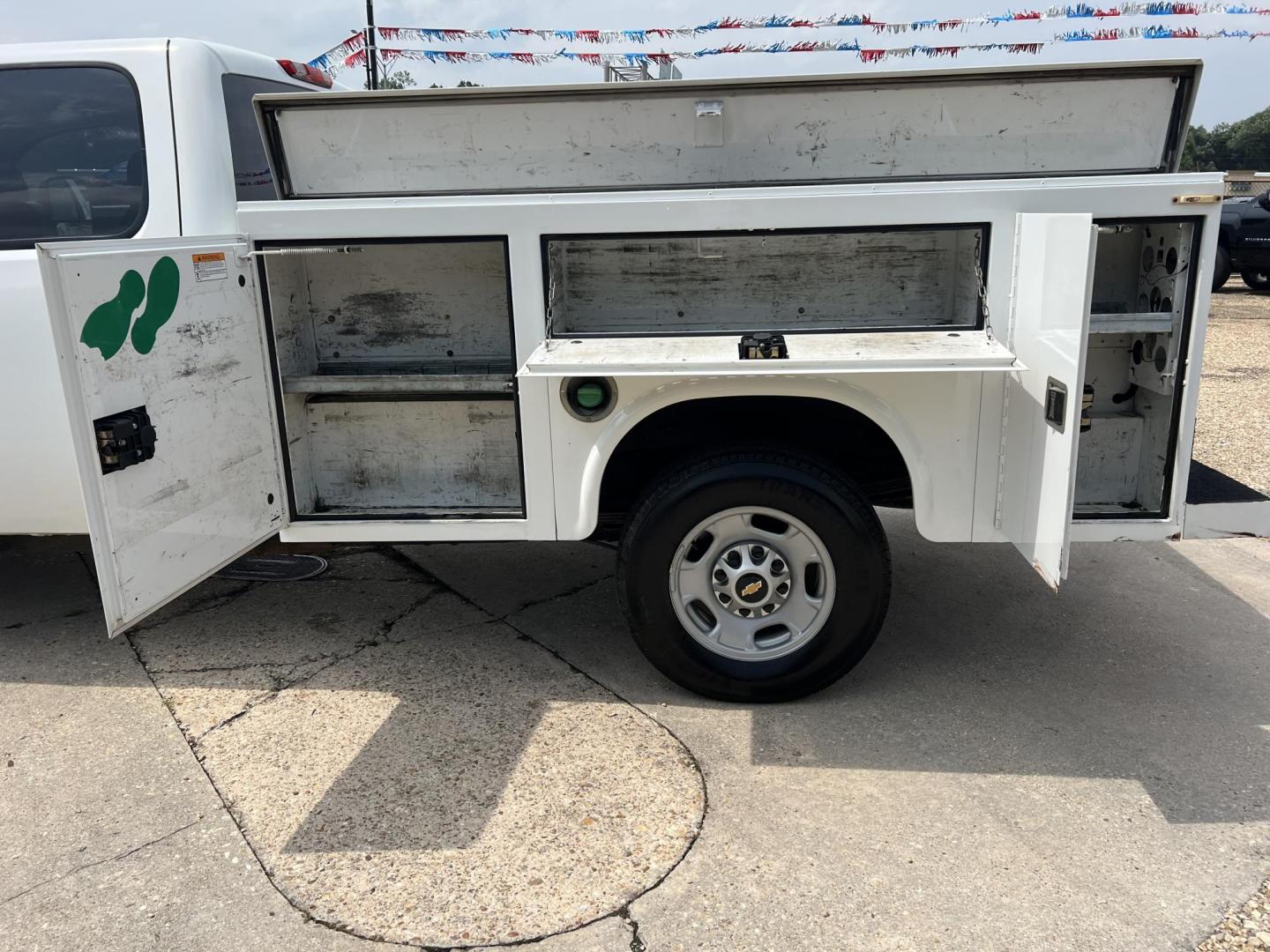 2014 White /Gray Chevrolet Silverado 2500HD Work Truck (1GB1CVC87EF) with an 6.6L V8 OHV 32V TURBO DIESEL engine, Allison transmission, located at 4520 Airline Hwy, Baton Rouge, LA, 70805, (225) 357-1497, 30.509325, -91.145432 - 2014 Chevrolet Silverado 2500HD Crew Cab 2WD Knapheide Utility Bed, 6.6 Duramax Diesel, Allison Transmission, 297K Miles, Cold A/C, Power Windows, Locks & Mirrors, New Tires, Tow Package. FOR INFO PLEASE CONTACT JEFF AT 225-413-0981. CHECK OUT OUR A+ RATING WITH THE BETTER BUSINESS BUREAU. WE HAVE B - Photo#8