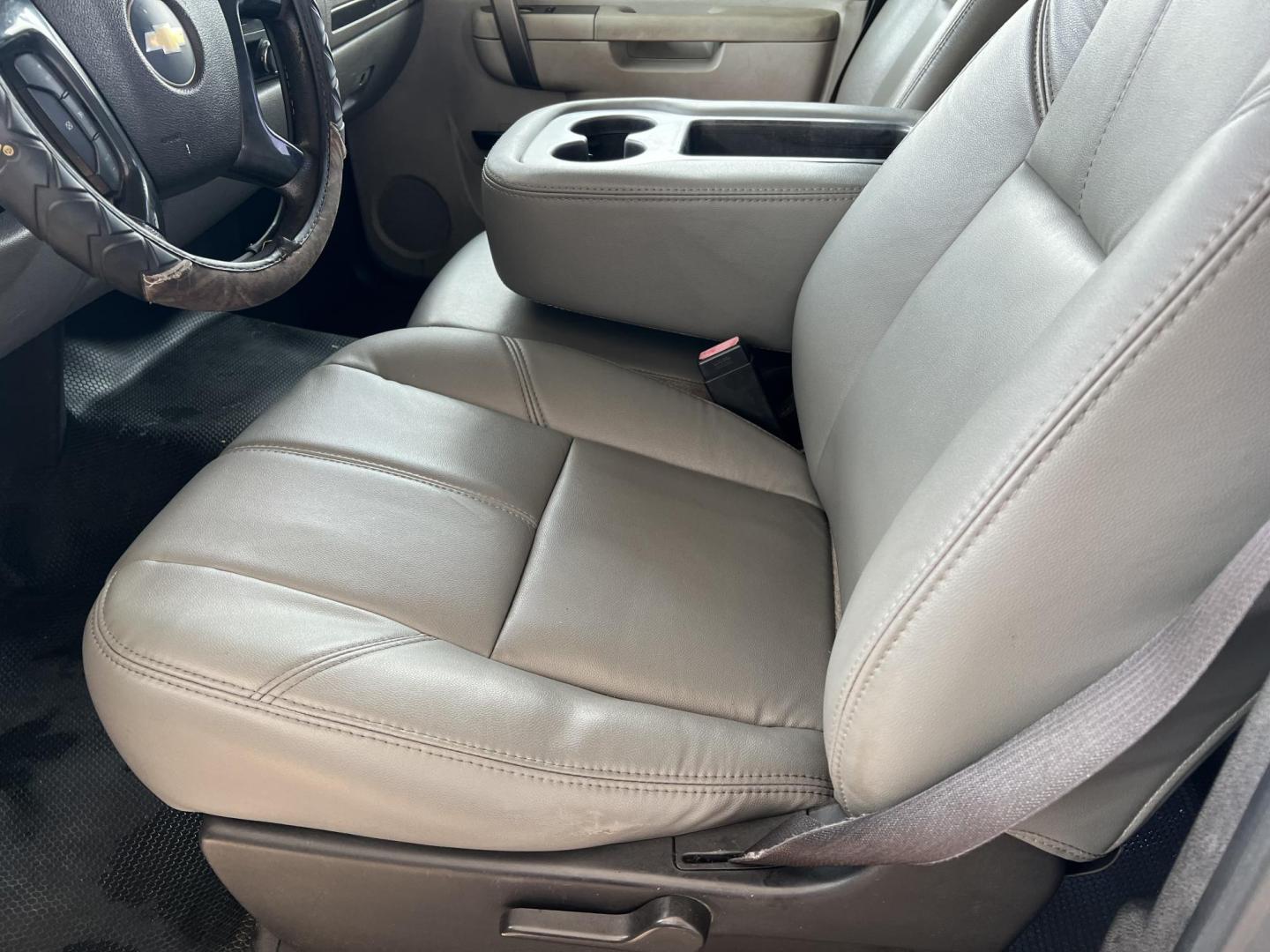2014 White /Gray Chevrolet Silverado 2500HD Work Truck (1GB1CVC87EF) with an 6.6L V8 OHV 32V TURBO DIESEL engine, Allison transmission, located at 4520 Airline Hwy, Baton Rouge, LA, 70805, (225) 357-1497, 30.509325, -91.145432 - 2014 Chevrolet Silverado 2500HD Crew Cab 2WD Knapheide Utility Bed, 6.6 Duramax Diesel, Allison Transmission, 297K Miles, Cold A/C, Power Windows, Locks & Mirrors, New Tires, Tow Package. FOR INFO PLEASE CONTACT JEFF AT 225-413-0981. CHECK OUT OUR A+ RATING WITH THE BETTER BUSINESS BUREAU. WE HAVE B - Photo#15