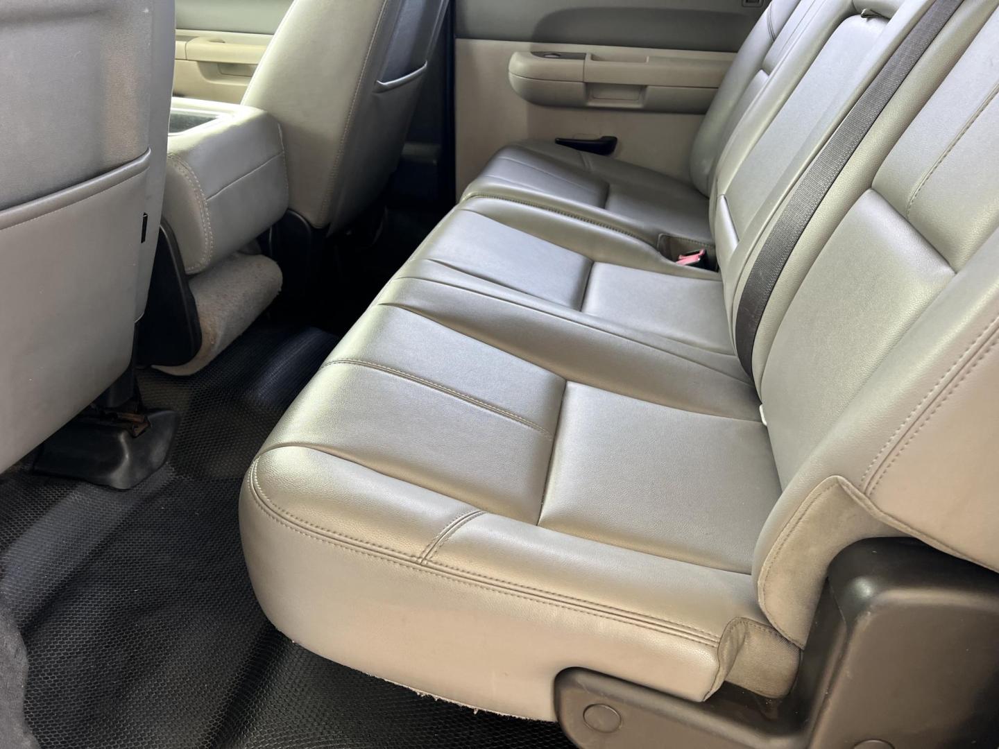 2014 White /Gray Chevrolet Silverado 2500HD Work Truck (1GB1CVC87EF) with an 6.6L V8 OHV 32V TURBO DIESEL engine, Allison transmission, located at 4520 Airline Hwy, Baton Rouge, LA, 70805, (225) 357-1497, 30.509325, -91.145432 - 2014 Chevrolet Silverado 2500HD Crew Cab 2WD Knapheide Utility Bed, 6.6 Duramax Diesel, Allison Transmission, 297K Miles, Cold A/C, Power Windows, Locks & Mirrors, New Tires, Tow Package. FOR INFO PLEASE CONTACT JEFF AT 225-413-0981. CHECK OUT OUR A+ RATING WITH THE BETTER BUSINESS BUREAU. WE HAVE B - Photo#18