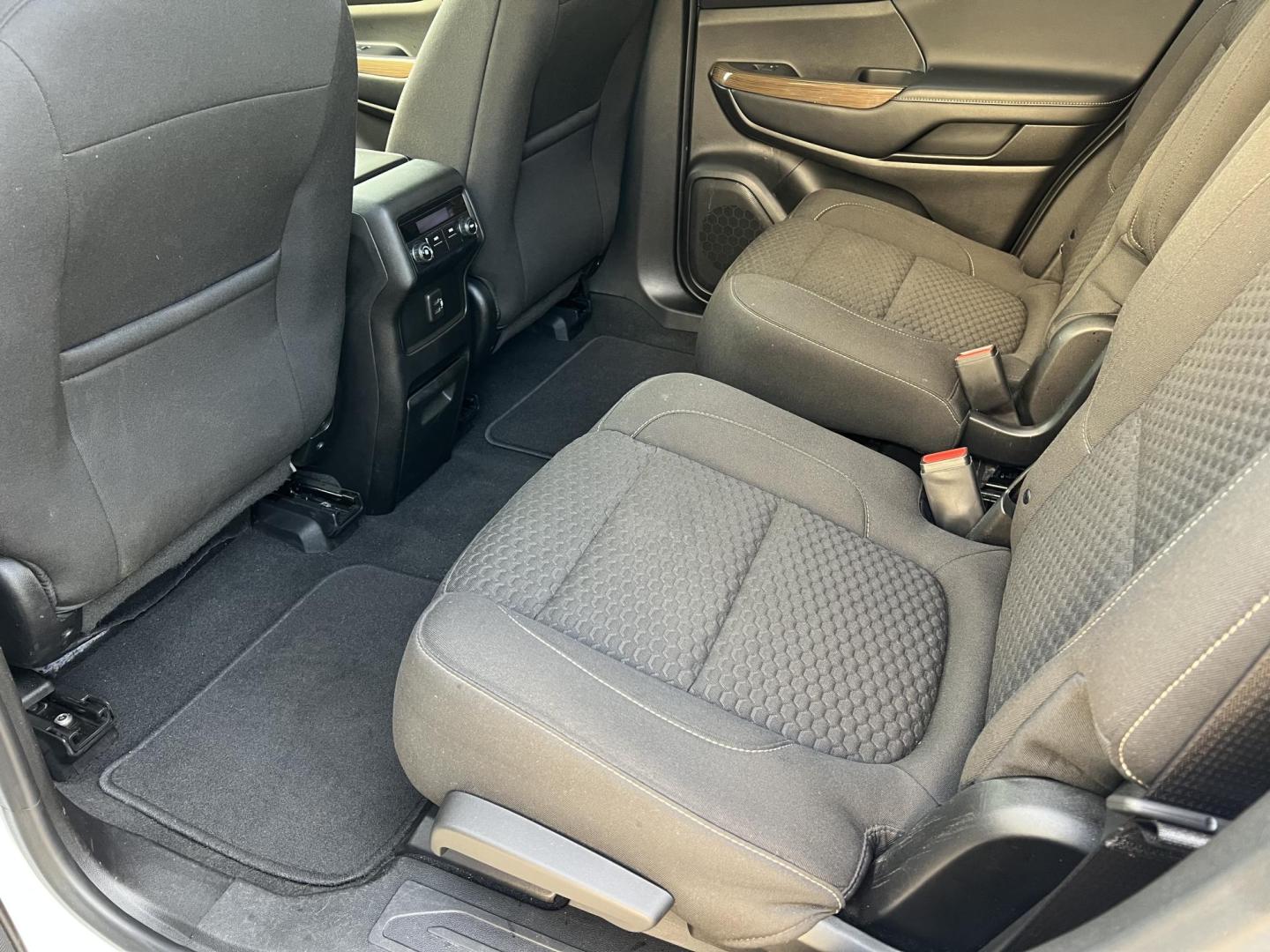 2019 White /Gray GMC Acadia SLE (1GKKNSLS6KZ) with an 3.6L V6 DOHC 24V engine, 6-Speed Automatic transmission, located at 4520 Airline Hwy, Baton Rouge, LA, 70805, (225) 357-1497, 30.509325, -91.145432 - 2019 GMC Acadia SLE AWD **NO ACCIDENTS** 3.6 V6 Gas, 127K Miles, Cold A/C, Power Windows, Locks & Mirrors, 6 Captain Seats, Tow Package. FOR INFO PLEASE CONTACT JEFF AT 225-413-0981. CHECK OUT OUR A+ RATING WITH THE BETTER BUSINESS BUREAU. WE HAVE BEEN A FAMILY OWNED AND OPERATED BUSINESS AT THE SAM - Photo#13