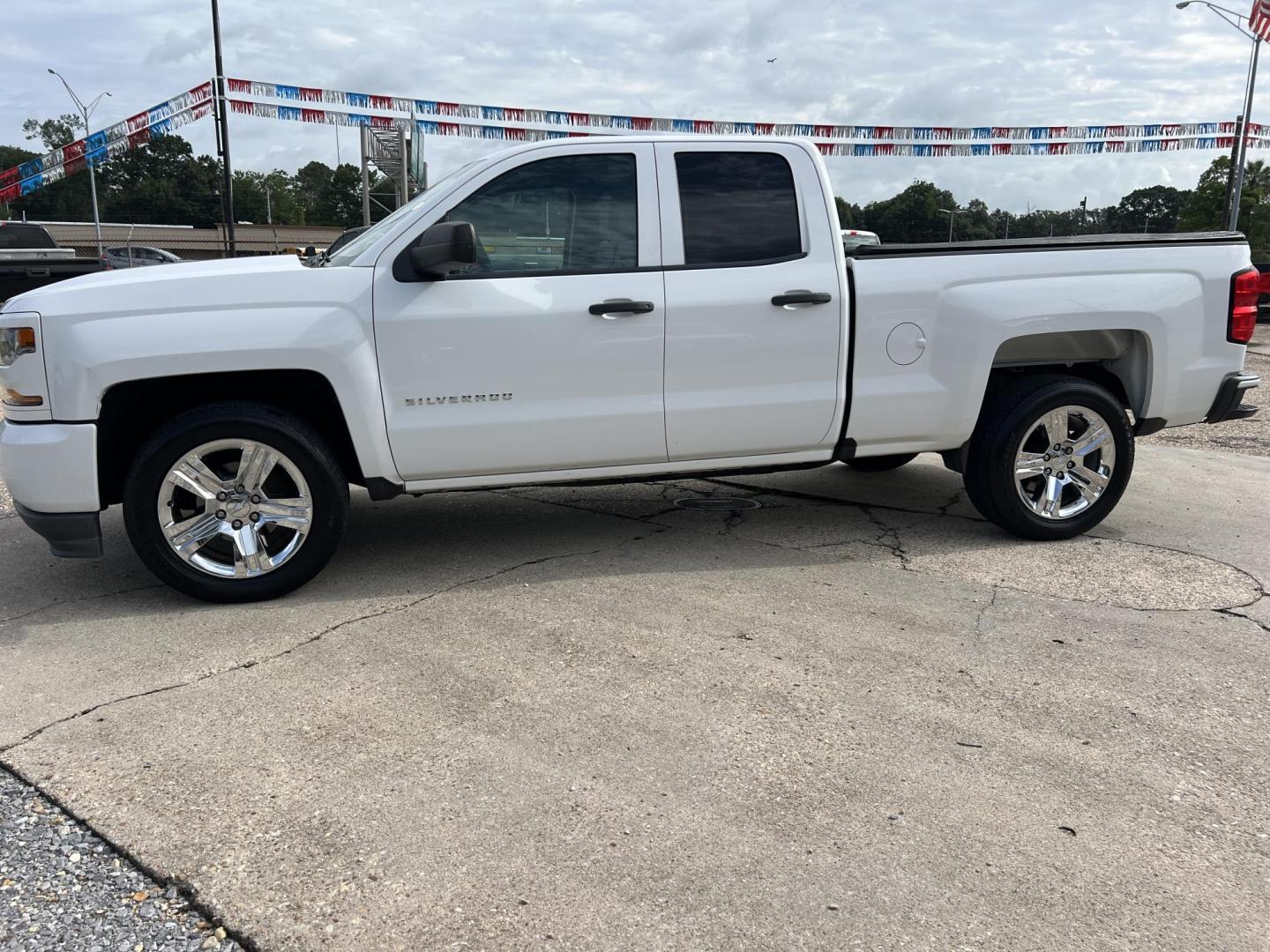 2016 White /Gray Chevrolet Silverado 1500 (1GCRCPEC4GZ) with an 5.3L V8 OHV 16V engine, 6-Speed Automatic transmission, located at 4520 Airline Hwy, Baton Rouge, LA, 70805, (225) 357-1497, 30.509325, -91.145432 - 2016 Chevrolet Silverado 1500 Double Cab 2WD **ONE OWNER & NO ACCIDENTS** 5.3 V8 Gas, 126K Miles, Cold A/C, Power Windows, Locks & Mirrors, Tow Package. FOR INFO PLEASE CONTACT JEFF AT 225-413-0981. CHECK OUT OUR A+ RATING WITH THE BETTER BUSINESS BUREAU. WE HAVE BEEN A FAMILY OWNED AND OPERATED BUS - Photo#1