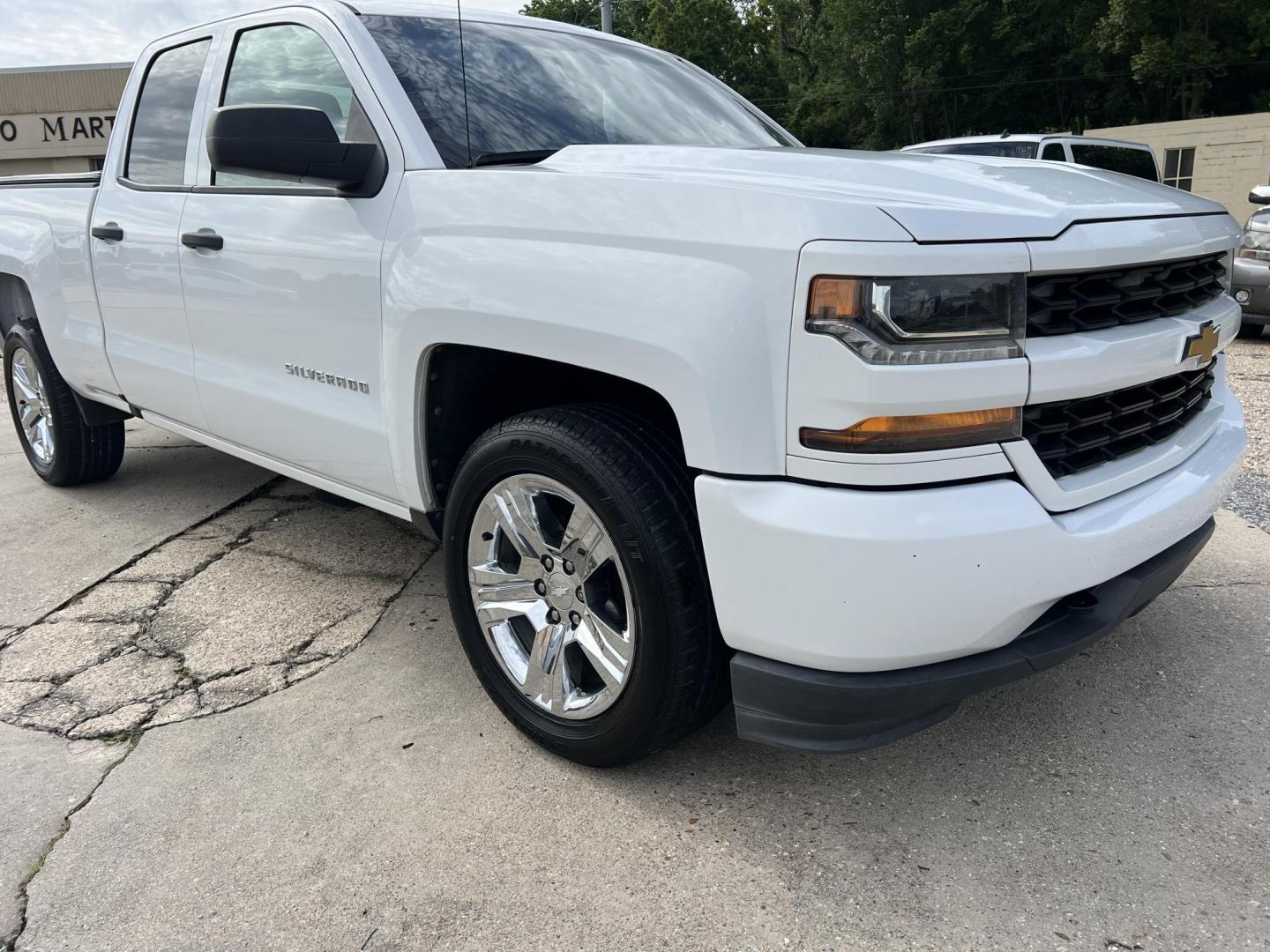 2016 White /Gray Chevrolet Silverado 1500 (1GCRCPEC4GZ) with an 5.3L V8 OHV 16V engine, 6-Speed Automatic transmission, located at 4520 Airline Hwy, Baton Rouge, LA, 70805, (225) 357-1497, 30.509325, -91.145432 - 2016 Chevrolet Silverado 1500 Double Cab 2WD **ONE OWNER & NO ACCIDENTS** 5.3 V8 Gas, 126K Miles, Cold A/C, Power Windows, Locks & Mirrors, Tow Package. FOR INFO PLEASE CONTACT JEFF AT 225-413-0981. CHECK OUT OUR A+ RATING WITH THE BETTER BUSINESS BUREAU. WE HAVE BEEN A FAMILY OWNED AND OPERATED BUS - Photo#3