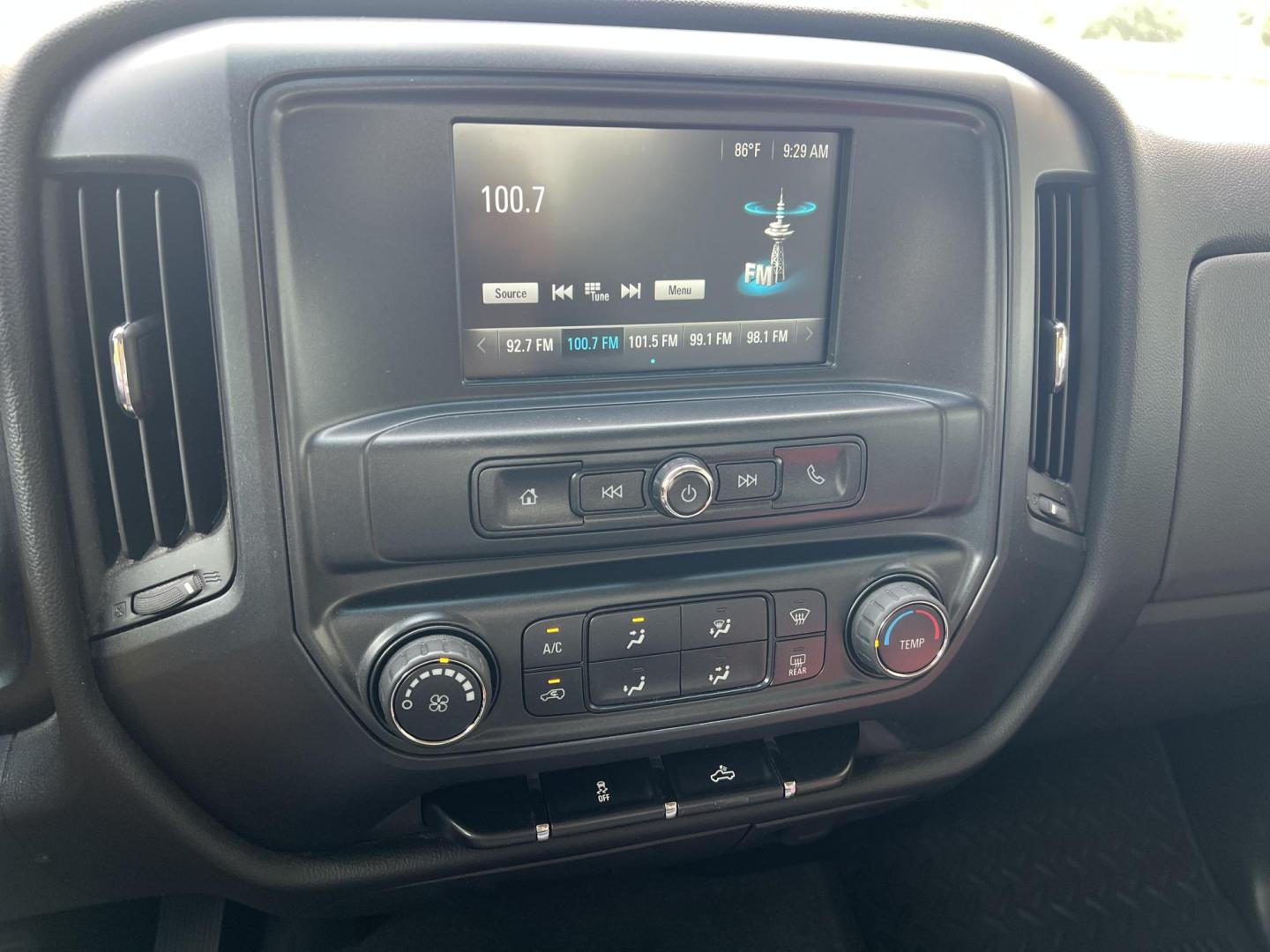 2016 White /Gray Chevrolet Silverado 1500 (1GCRCPEC4GZ) with an 5.3L V8 OHV 16V engine, 6-Speed Automatic transmission, located at 4520 Airline Hwy, Baton Rouge, LA, 70805, (225) 357-1497, 30.509325, -91.145432 - 2016 Chevrolet Silverado 1500 Double Cab 2WD **ONE OWNER & NO ACCIDENTS** 5.3 V8 Gas, 126K Miles, Cold A/C, Power Windows, Locks & Mirrors, Tow Package. FOR INFO PLEASE CONTACT JEFF AT 225-413-0981. CHECK OUT OUR A+ RATING WITH THE BETTER BUSINESS BUREAU. WE HAVE BEEN A FAMILY OWNED AND OPERATED BUS - Photo#9