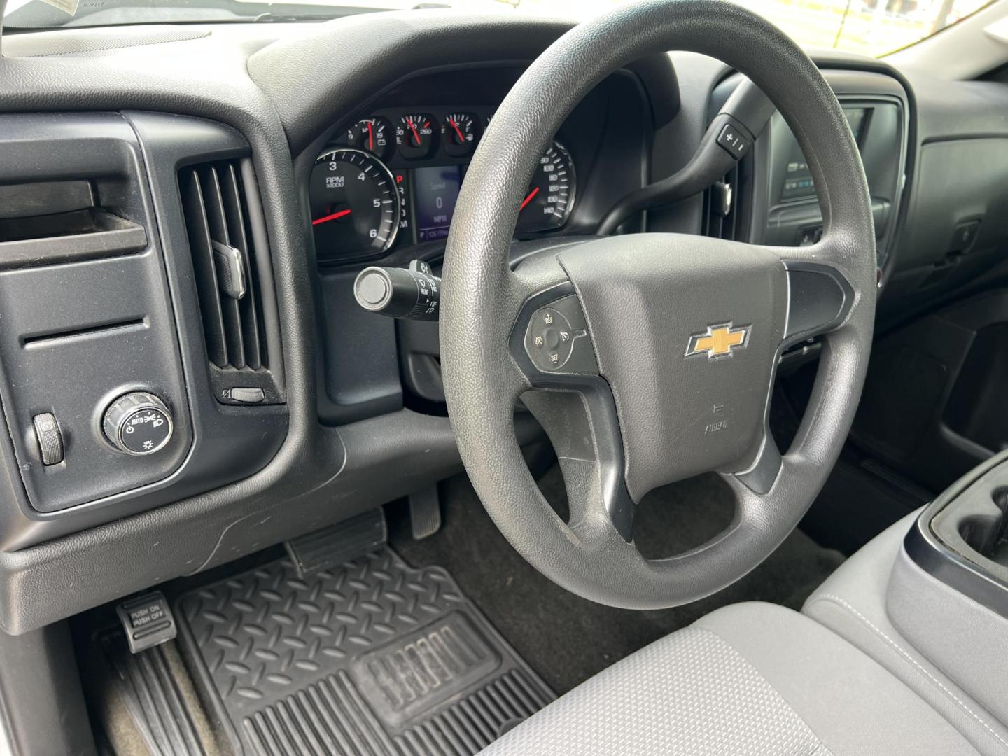 2016 White /Gray Chevrolet Silverado 1500 (1GCRCPEC4GZ) with an 5.3L V8 OHV 16V engine, 6-Speed Automatic transmission, located at 4520 Airline Hwy, Baton Rouge, LA, 70805, (225) 357-1497, 30.509325, -91.145432 - 2016 Chevrolet Silverado 1500 Double Cab 2WD **ONE OWNER & NO ACCIDENTS** 5.3 V8 Gas, 126K Miles, Cold A/C, Power Windows, Locks & Mirrors, Tow Package. FOR INFO PLEASE CONTACT JEFF AT 225-413-0981. CHECK OUT OUR A+ RATING WITH THE BETTER BUSINESS BUREAU. WE HAVE BEEN A FAMILY OWNED AND OPERATED BUS - Photo#14