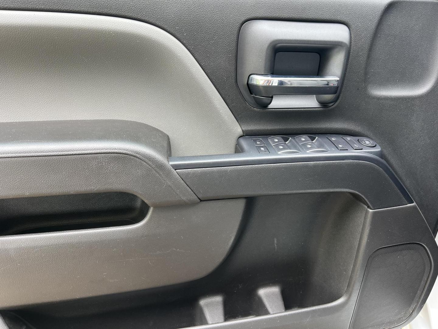 2016 White /Gray Chevrolet Silverado 1500 (1GCRCPEC4GZ) with an 5.3L V8 OHV 16V engine, 6-Speed Automatic transmission, located at 4520 Airline Hwy, Baton Rouge, LA, 70805, (225) 357-1497, 30.509325, -91.145432 - 2016 Chevrolet Silverado 1500 Double Cab 2WD **ONE OWNER & NO ACCIDENTS** 5.3 V8 Gas, 126K Miles, Cold A/C, Power Windows, Locks & Mirrors, Tow Package. FOR INFO PLEASE CONTACT JEFF AT 225-413-0981. CHECK OUT OUR A+ RATING WITH THE BETTER BUSINESS BUREAU. WE HAVE BEEN A FAMILY OWNED AND OPERATED BUS - Photo#15