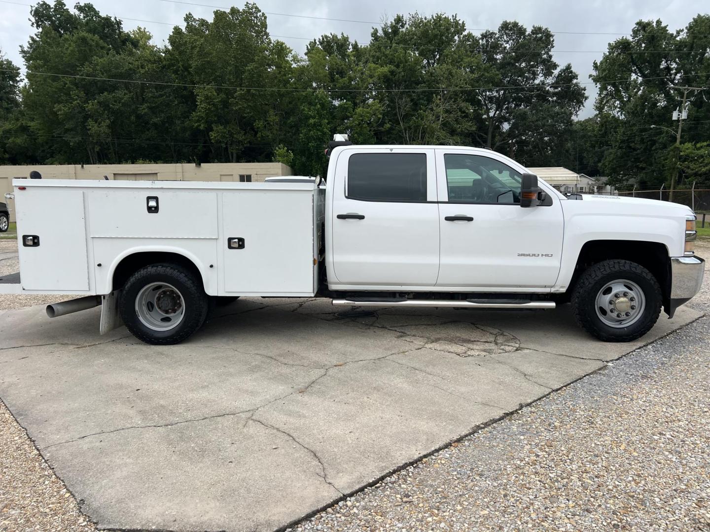 2015 White /Gray Chevrolet Silverado 3500HD Work Truck (1GB4KYC80FF) with an 6.6L V8 OHV 32V TURBO DIESEL engine, Allison transmission, located at 4520 Airline Hwy, Baton Rouge, LA, 70805, (225) 357-1497, 30.509325, -91.145432 - 2015 Chevrolet Silverado 3500HD Crew Cab 4X4 **ONE OWNER & NO ACCIDENTS** 6.6 Duramax Diesel, Allison Transmission, 196K Miles, Cold A/C, Power Windows, Locks & Mirrors, Knapheide Utility Bed, Back Seat Is Missing. FOR INFO PLEASE CONTACT JEFF AT 225-413-0981. CHECK OUT OUR A+ RATING WITH THE BETTER - Photo#4