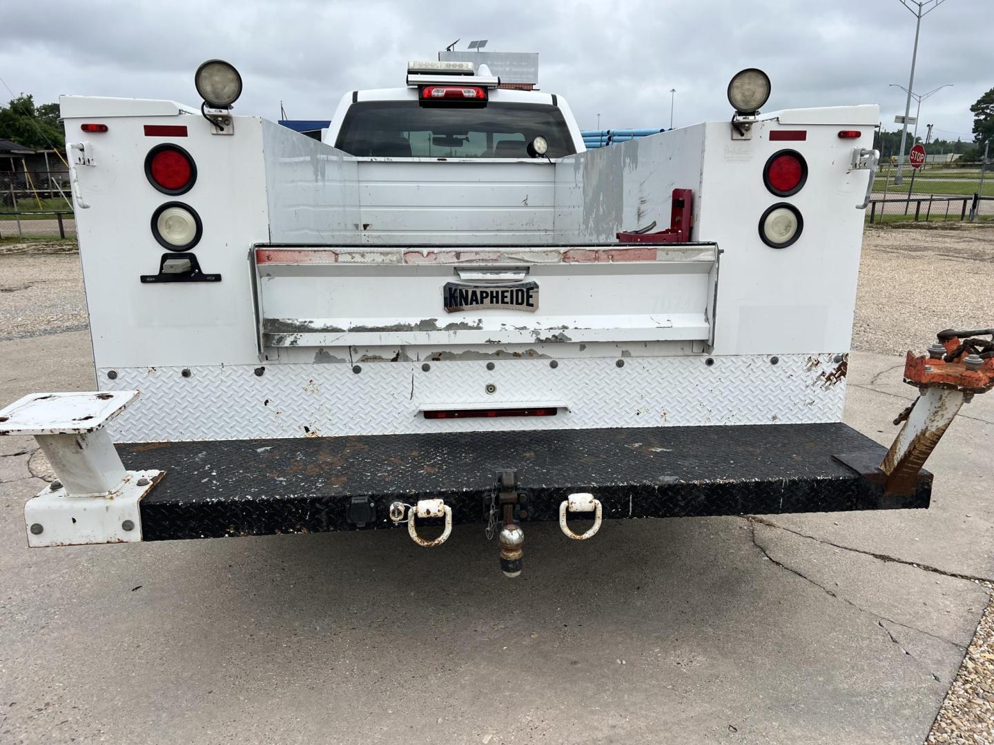 2015 White /Gray Chevrolet Silverado 3500HD Work Truck (1GB4KYC80FF) with an 6.6L V8 OHV 32V TURBO DIESEL engine, Allison transmission, located at 4520 Airline Hwy, Baton Rouge, LA, 70805, (225) 357-1497, 30.509325, -91.145432 - 2015 Chevrolet Silverado 3500HD Crew Cab 4X4 **ONE OWNER & NO ACCIDENTS** 6.6 Duramax Diesel, Allison Transmission, 196K Miles, Cold A/C, Power Windows, Locks & Mirrors, Knapheide Utility Bed, Back Seat Is Missing. FOR INFO PLEASE CONTACT JEFF AT 225-413-0981. CHECK OUT OUR A+ RATING WITH THE BETTER - Photo#6