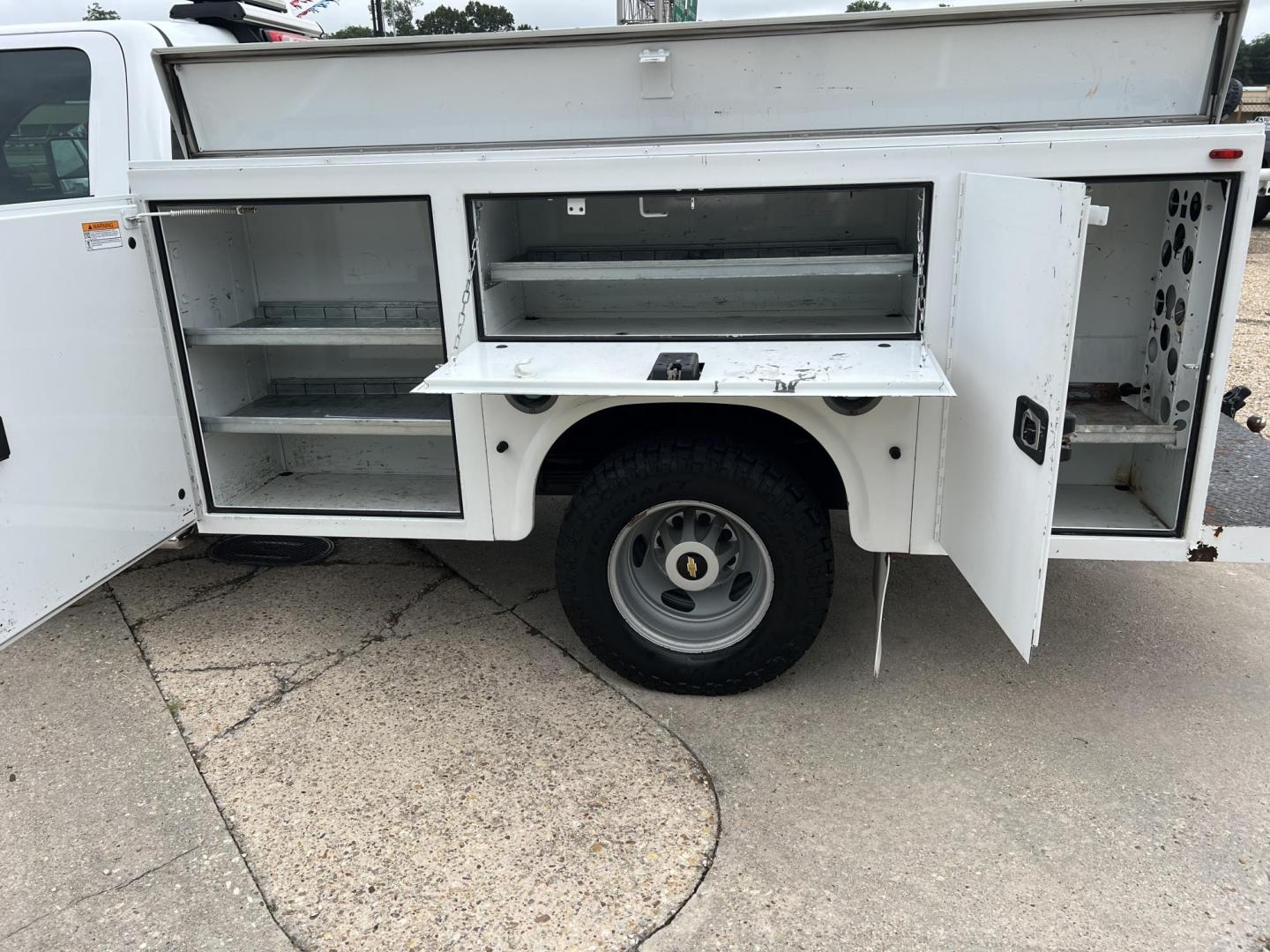 2015 White /Gray Chevrolet Silverado 3500HD Work Truck (1GB4KYC80FF) with an 6.6L V8 OHV 32V TURBO DIESEL engine, Allison transmission, located at 4520 Airline Hwy, Baton Rouge, LA, 70805, (225) 357-1497, 30.509325, -91.145432 - 2015 Chevrolet Silverado 3500HD Crew Cab 4X4 **ONE OWNER & NO ACCIDENTS** 6.6 Duramax Diesel, Allison Transmission, 196K Miles, Cold A/C, Power Windows, Locks & Mirrors, Knapheide Utility Bed, Back Seat Is Missing. FOR INFO PLEASE CONTACT JEFF AT 225-413-0981. CHECK OUT OUR A+ RATING WITH THE BETTER - Photo#8
