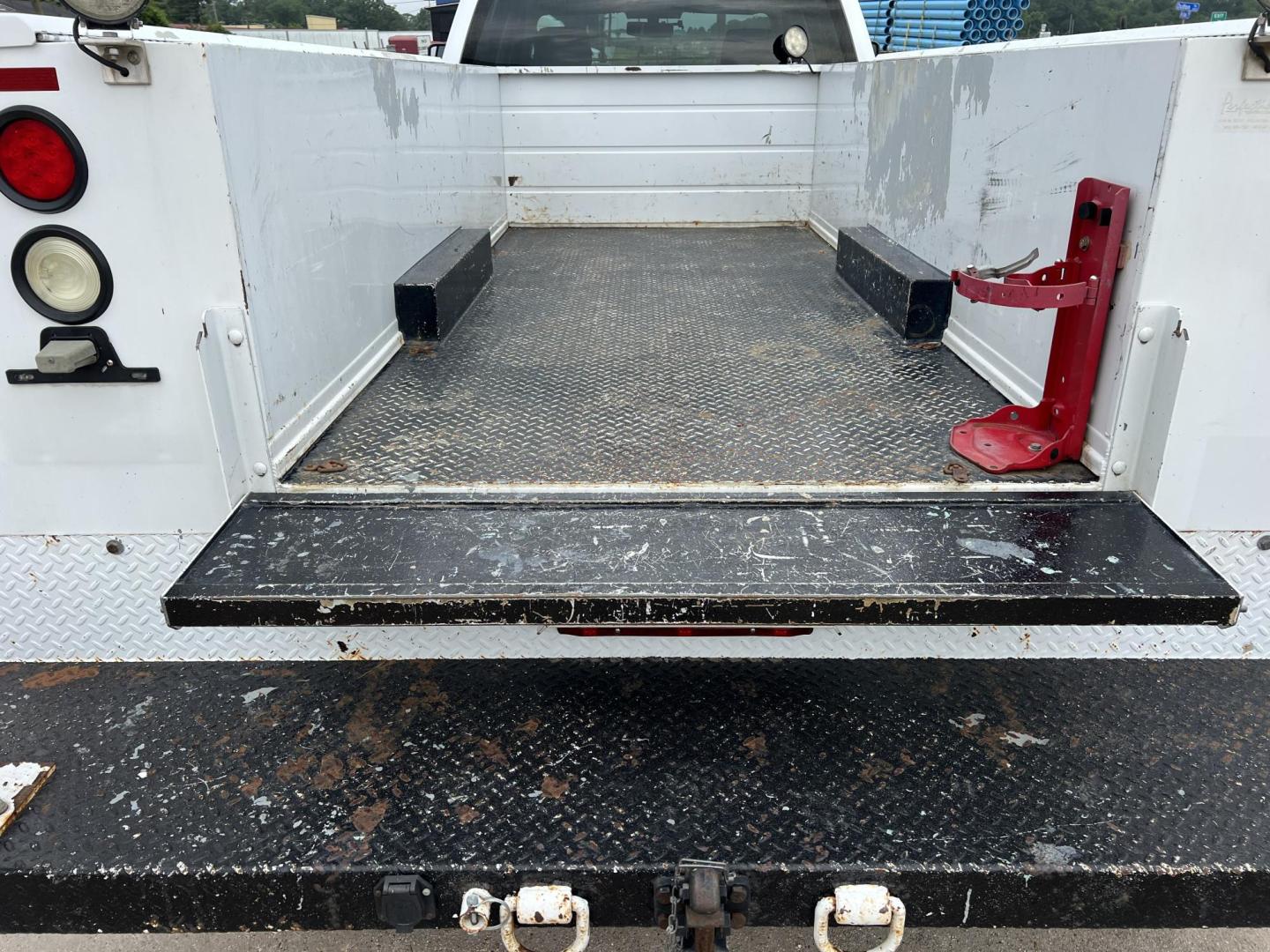 2015 White /Gray Chevrolet Silverado 3500HD Work Truck (1GB4KYC80FF) with an 6.6L V8 OHV 32V TURBO DIESEL engine, Allison transmission, located at 4520 Airline Hwy, Baton Rouge, LA, 70805, (225) 357-1497, 30.509325, -91.145432 - 2015 Chevrolet Silverado 3500HD Crew Cab 4X4 **ONE OWNER & NO ACCIDENTS** 6.6 Duramax Diesel, Allison Transmission, 196K Miles, Cold A/C, Power Windows, Locks & Mirrors, Knapheide Utility Bed, Back Seat Is Missing. FOR INFO PLEASE CONTACT JEFF AT 225-413-0981. CHECK OUT OUR A+ RATING WITH THE BETTER - Photo#9