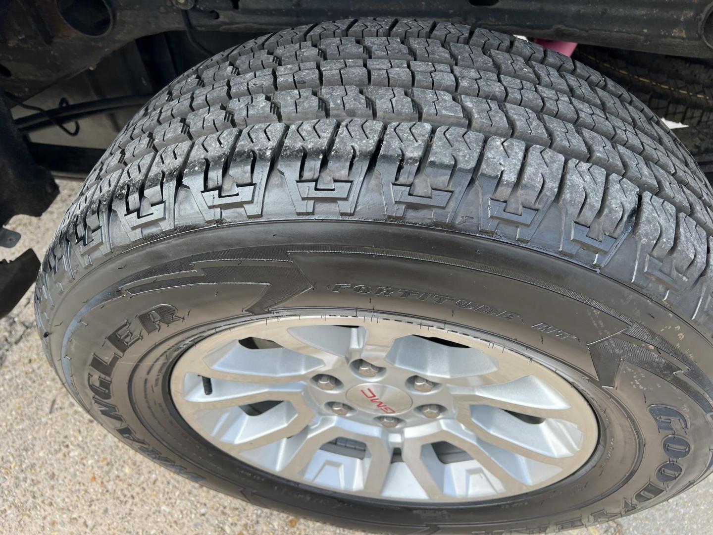 2017 Silver /Gray GMC Sierra 1500 SLE (1GTV2MEC5HZ) with an 5.3L V8 OHV 16V engine, 6-Speed Automatic transmission, located at 4520 Airline Hwy, Baton Rouge, LA, 70805, (225) 357-1497, 30.509325, -91.145432 - 2017 GMC Sierra 1500 Double Cab SLE Z71 4WD 5.3 V8 Gas, 147K Miles, Cold A/C, Power Seat, Windows, Locks & Mirrors, Backup Camera, New Tires, Tow Package. FOR INFO PLEASE CONTACT JEFF AT 225-413-0981. CHECK OUT OUR A+ RATING WITH THE BETTER BUSINESS BUREAU. WE HAVE BEEN A FAMILY OWNED AND OPERATED - Photo#17