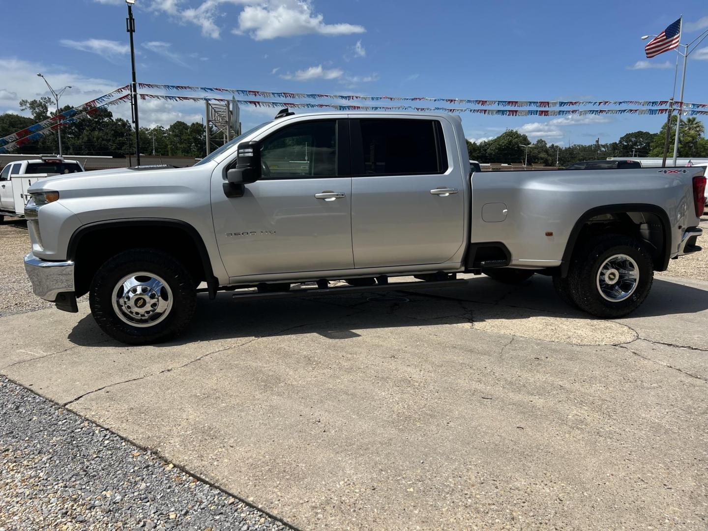 2021 Silver /Black Chevrolet Silverado 3500HD LT (1GC4YTEY6MF) with an 6.6L V8 OHV 32V TURBO DIESEL engine, Allison transmission, located at 4520 Airline Hwy, Baton Rouge, LA, 70805, (225) 357-1497, 30.509325, -91.145432 - 2021 Chevrolet Silverado 3500HD Crew Cab LT 4X4 **ONE OWNER & NO ACCIDENTS** 6.6 Duramax Diesel (DELETED), Allison Transmission, 106K Miles, Cold A/C, All Power, Rear Camera, Spray In Bedliner. Does Have Some Scratches & Minor Dings (See Pics). FOR INFO PLEASE CONTACT JEFF AT 225-413-0981. CHECK OU - Photo#1