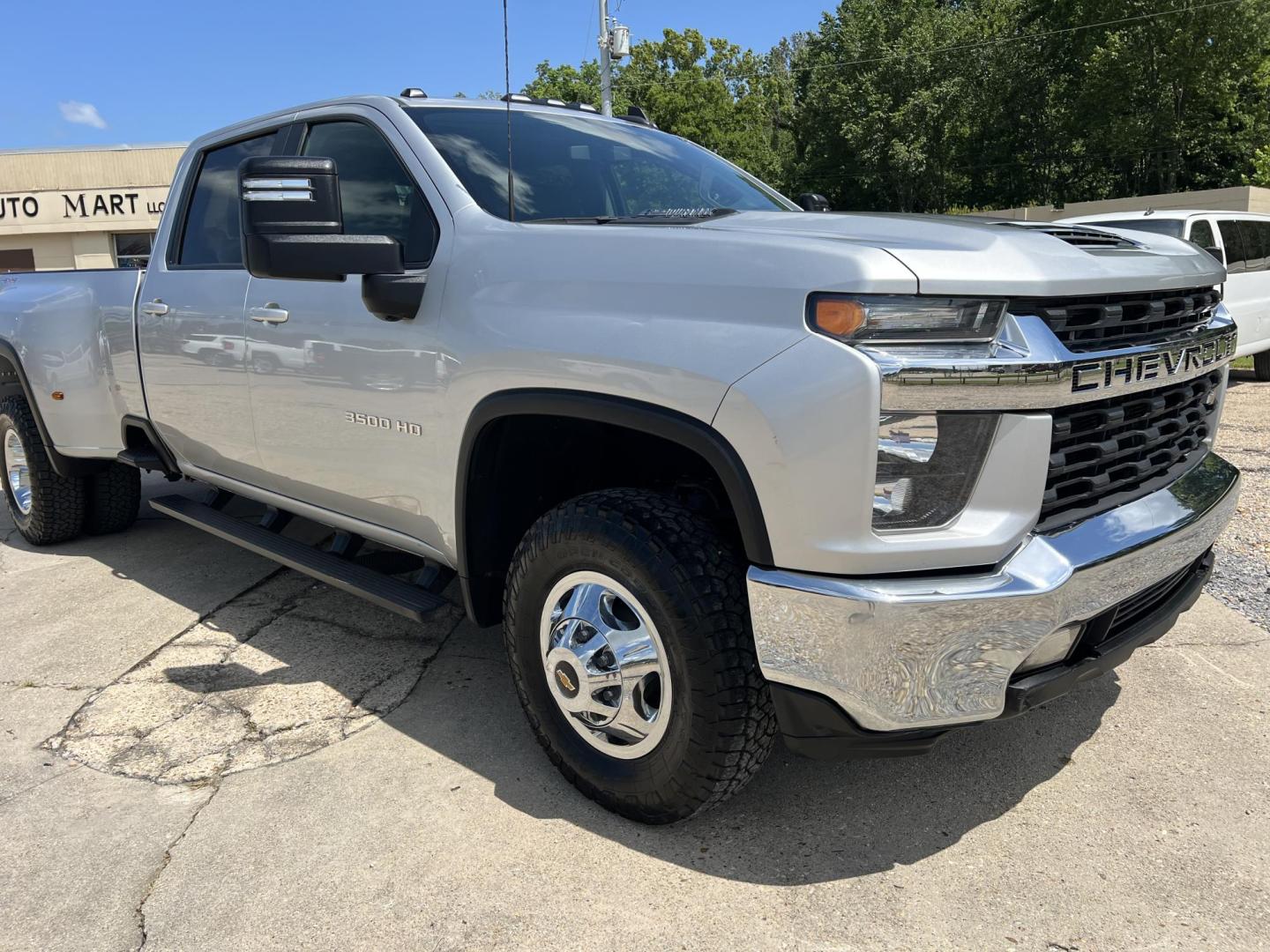 2021 Silver /Black Chevrolet Silverado 3500HD LT (1GC4YTEY6MF) with an 6.6L V8 OHV 32V TURBO DIESEL engine, Allison transmission, located at 4520 Airline Hwy, Baton Rouge, LA, 70805, (225) 357-1497, 30.509325, -91.145432 - 2021 Chevrolet Silverado 3500HD Crew Cab LT 4X4 **ONE OWNER & NO ACCIDENTS** 6.6 Duramax Diesel (DELETED), Allison Transmission, 106K Miles, Cold A/C, All Power, Rear Camera, Spray In Bedliner. Does Have Some Scratches & Minor Dings (See Pics). FOR INFO PLEASE CONTACT JEFF AT 225-413-0981. CHECK OU - Photo#3