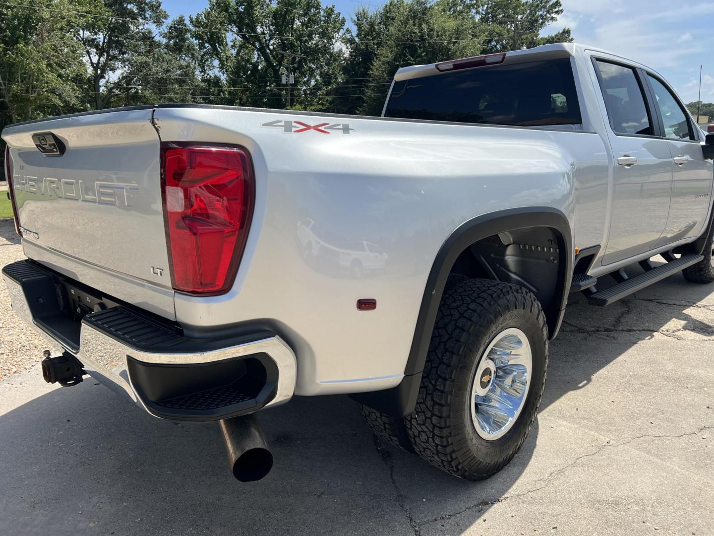2021 Silver /Black Chevrolet Silverado 3500HD LT (1GC4YTEY6MF) with an 6.6L V8 OHV 32V TURBO DIESEL engine, Allison transmission, located at 4520 Airline Hwy, Baton Rouge, LA, 70805, (225) 357-1497, 30.509325, -91.145432 - 2021 Chevrolet Silverado 3500HD Crew Cab LT 4X4 **ONE OWNER & NO ACCIDENTS** 6.6 Duramax Diesel (DELETED), Allison Transmission, 106K Miles, Cold A/C, All Power, Rear Camera, Spray In Bedliner. Does Have Some Scratches & Minor Dings (See Pics). FOR INFO PLEASE CONTACT JEFF AT 225-413-0981. CHECK OU - Photo#5