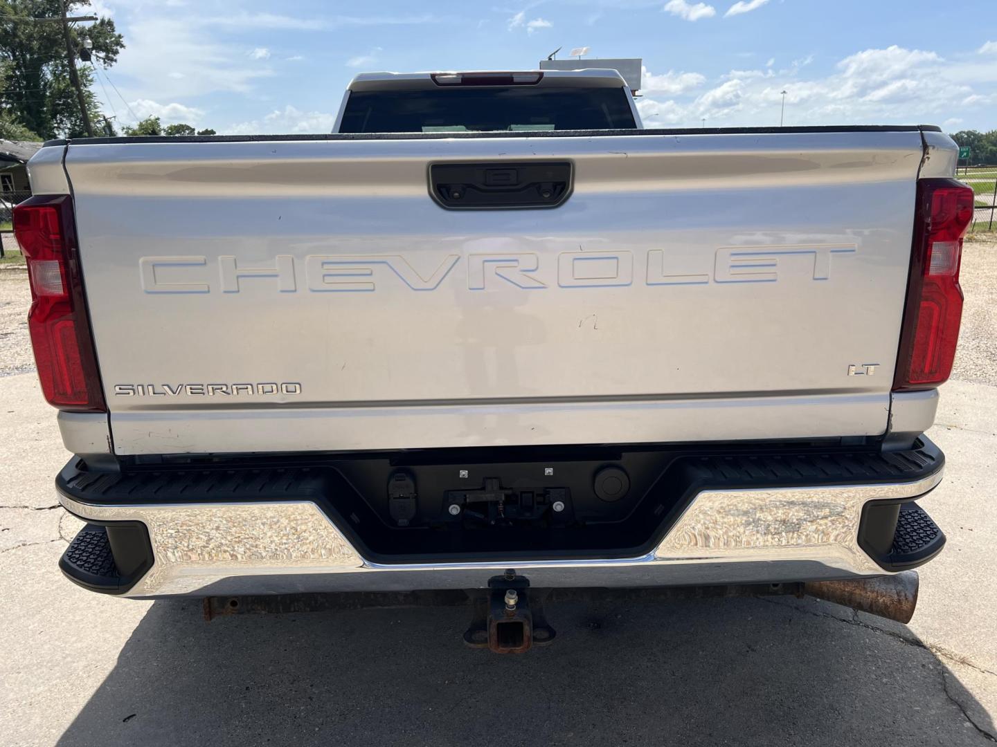 2021 Silver /Black Chevrolet Silverado 3500HD LT (1GC4YTEY6MF) with an 6.6L V8 OHV 32V TURBO DIESEL engine, Allison transmission, located at 4520 Airline Hwy, Baton Rouge, LA, 70805, (225) 357-1497, 30.509325, -91.145432 - 2021 Chevrolet Silverado 3500HD Crew Cab LT 4X4 **ONE OWNER & NO ACCIDENTS** 6.6 Duramax Diesel (DELETED), Allison Transmission, 106K Miles, Cold A/C, All Power, Rear Camera, Spray In Bedliner. Does Have Some Scratches & Minor Dings (See Pics). FOR INFO PLEASE CONTACT JEFF AT 225-413-0981. CHECK OU - Photo#6