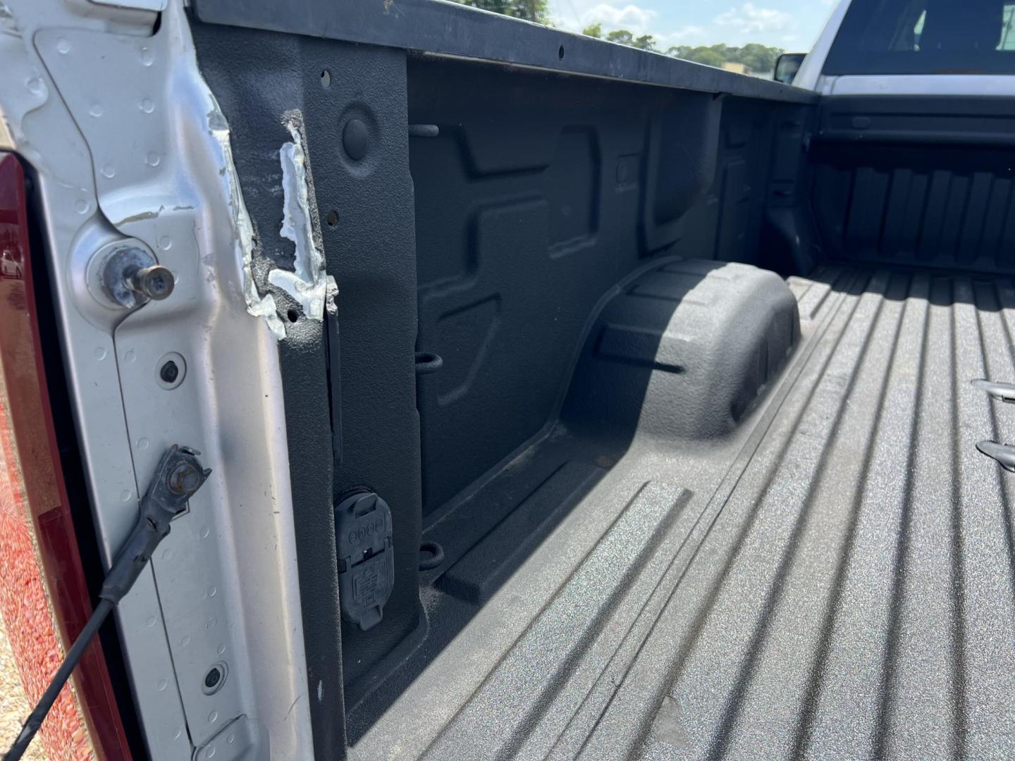 2021 Silver /Black Chevrolet Silverado 3500HD LT (1GC4YTEY6MF) with an 6.6L V8 OHV 32V TURBO DIESEL engine, Allison transmission, located at 4520 Airline Hwy, Baton Rouge, LA, 70805, (225) 357-1497, 30.509325, -91.145432 - 2021 Chevrolet Silverado 3500HD Crew Cab LT 4X4 **ONE OWNER & NO ACCIDENTS** 6.6 Duramax Diesel (DELETED), Allison Transmission, 106K Miles, Cold A/C, All Power, Rear Camera, Spray In Bedliner. Does Have Some Scratches & Minor Dings (See Pics). FOR INFO PLEASE CONTACT JEFF AT 225-413-0981. CHECK OU - Photo#12