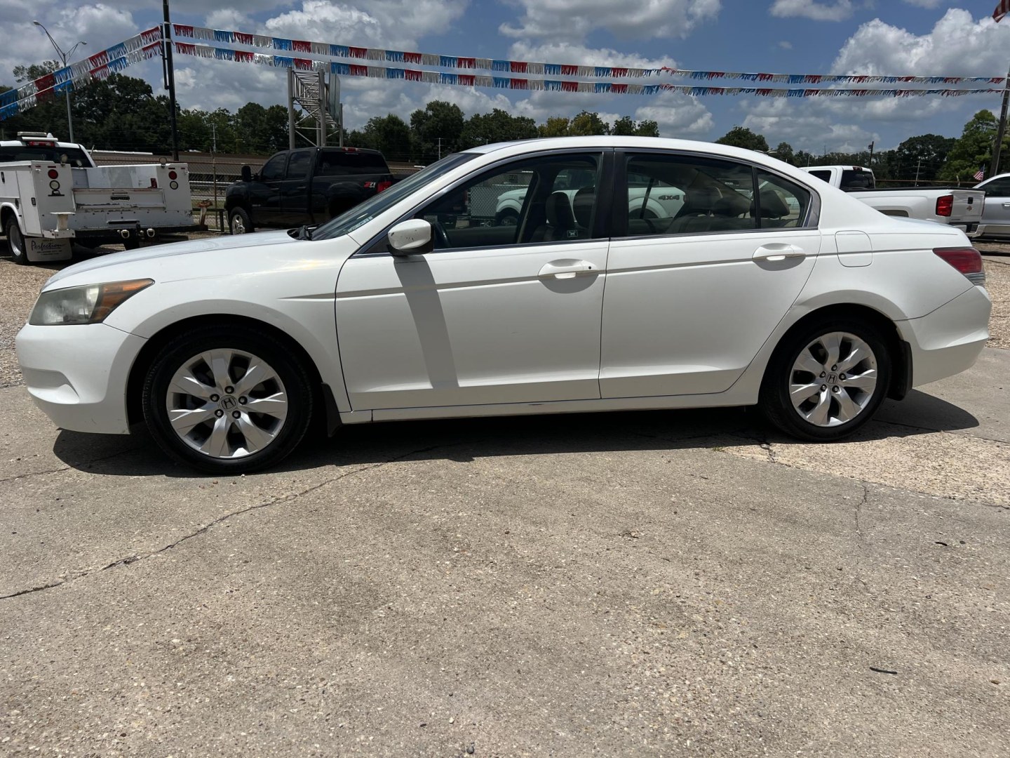2010 White /Tan Honda Accord EX-L (1HGCP2F86AA) with an 2.4L L4 DOHC 16V engine, Automatic transmission, located at 4520 Airline Hwy, Baton Rouge, LA, 70805, (225) 357-1497, 30.509325, -91.145432 - 2010 Honda Accord EX-L **ONE OWNER & NO ACCIDENTS** 2.4 Gas Saver, 182K Miles, Leather Seats, Cold A/C, Sunroof, Power Windows, Locks & Mirrors. FOR INFO PLEASE CONTACT JEFF AT 225-413-0981. CHECK OUT OUR A+ RATING WITH THE BETTER BUSINESS BUREAU. WE HAVE BEEN A FAMILY OWNED AND OPERATED BUSINESS AT- Photo#1