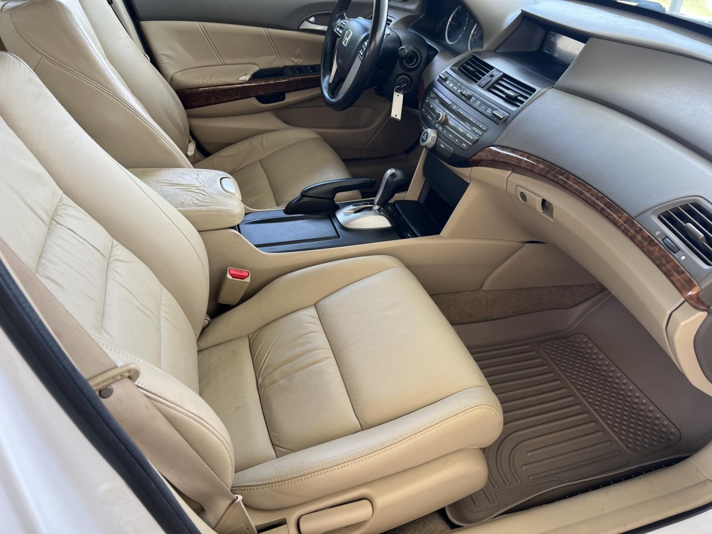 2010 White /Tan Honda Accord EX-L (1HGCP2F86AA) with an 2.4L L4 DOHC 16V engine, Automatic transmission, located at 4520 Airline Hwy, Baton Rouge, LA, 70805, (225) 357-1497, 30.509325, -91.145432 - 2010 Honda Accord EX-L **ONE OWNER & NO ACCIDENTS** 2.4 Gas Saver, 182K Miles, Leather Seats, Cold A/C, Sunroof, Power Windows, Locks & Mirrors. FOR INFO PLEASE CONTACT JEFF AT 225-413-0981. CHECK OUT OUR A+ RATING WITH THE BETTER BUSINESS BUREAU. WE HAVE BEEN A FAMILY OWNED AND OPERATED BUSINESS AT- Photo#11