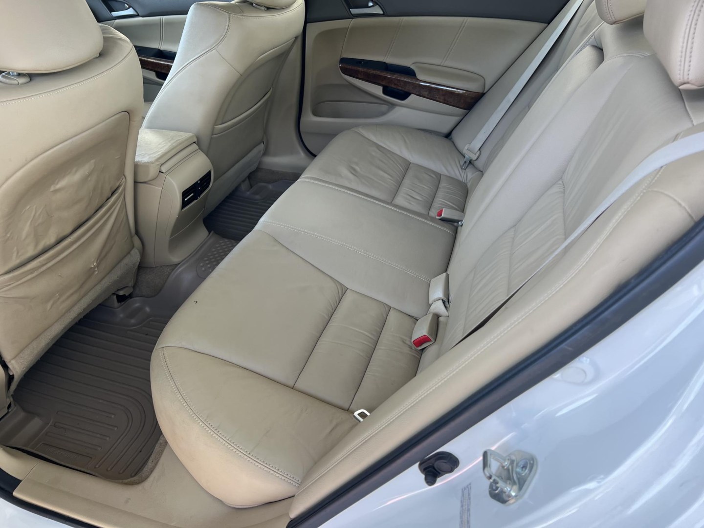 2010 White /Tan Honda Accord EX-L (1HGCP2F86AA) with an 2.4L L4 DOHC 16V engine, Automatic transmission, located at 4520 Airline Hwy, Baton Rouge, LA, 70805, (225) 357-1497, 30.509325, -91.145432 - 2010 Honda Accord EX-L **ONE OWNER & NO ACCIDENTS** 2.4 Gas Saver, 182K Miles, Leather Seats, Cold A/C, Sunroof, Power Windows, Locks & Mirrors. FOR INFO PLEASE CONTACT JEFF AT 225-413-0981. CHECK OUT OUR A+ RATING WITH THE BETTER BUSINESS BUREAU. WE HAVE BEEN A FAMILY OWNED AND OPERATED BUSINESS AT- Photo#13