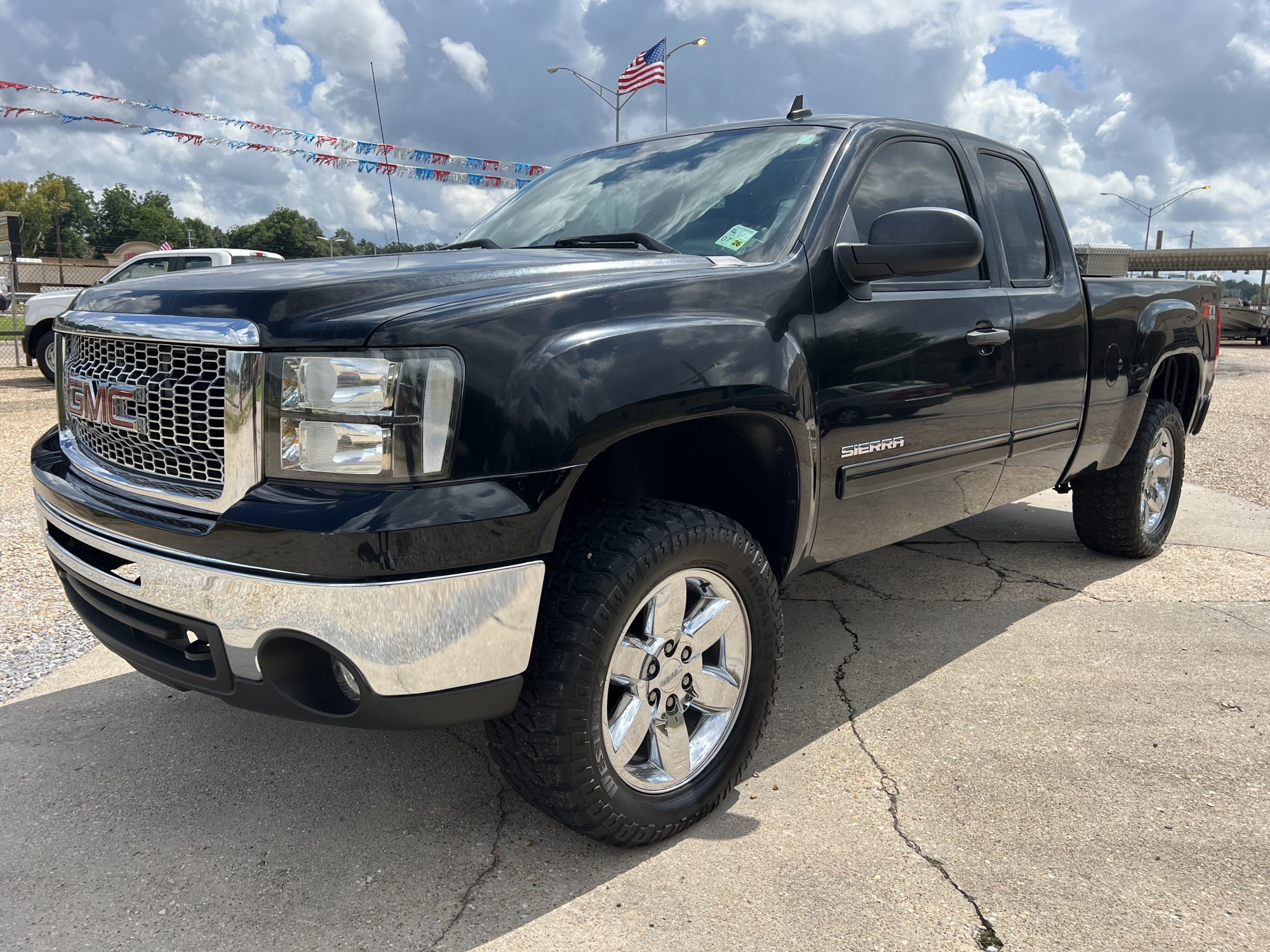 photo of 2013 GMC Sierra Ext. Cab Z71 4WD