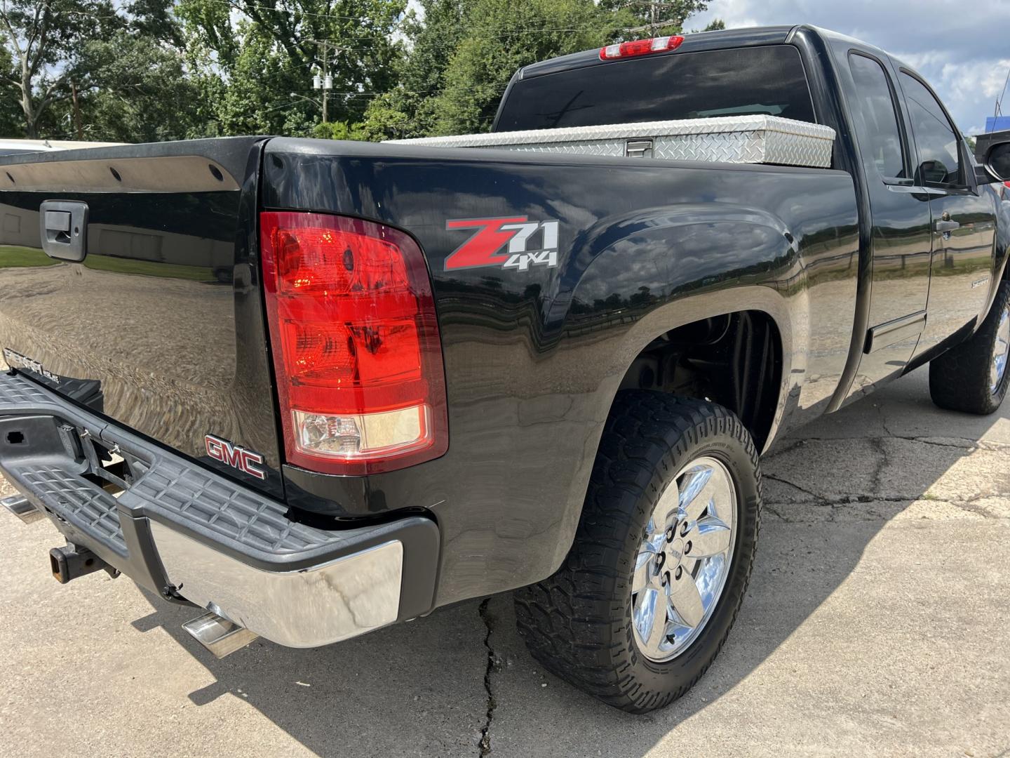 2013 Black /Black GMC Sierra 1500 Z71 (1GTR2VE73DZ) with an 5.3L V8 engine, 6-Speed Automatic transmission, located at 4520 Airline Hwy, Baton Rouge, LA, 70805, (225) 357-1497, 30.509325, -91.145432 - 2013 GMC Sierra 1500 Ext Cab Z71 4WD 5.3 V8 Gas, 211K Miles, Leather Seats, Cold A/C, Power Seat, Windows, Locks & Mirrors, Spray In Bedliner, Tow Package. FOR INFO PLEASE CONTACT JEFF AT 225-413-0981. CHECK OUT OUR A+ RATING WITH THE BETTER BUSINESS BUREAU. WE HAVE BEEN A FAMILY OWNED AND OPERATED- Photo#5