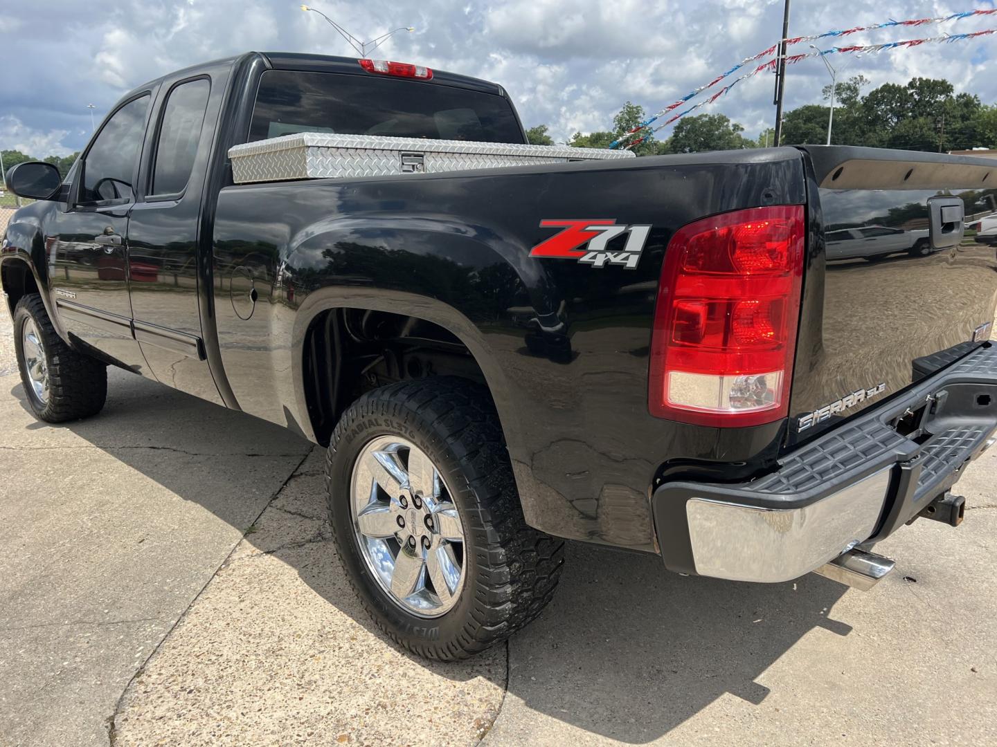 2013 Black /Black GMC Sierra 1500 Z71 (1GTR2VE73DZ) with an 5.3L V8 engine, 6-Speed Automatic transmission, located at 4520 Airline Hwy, Baton Rouge, LA, 70805, (225) 357-1497, 30.509325, -91.145432 - 2013 GMC Sierra 1500 Ext Cab Z71 4WD 5.3 V8 Gas, 211K Miles, Leather Seats, Cold A/C, Power Seat, Windows, Locks & Mirrors, Spray In Bedliner, Tow Package. FOR INFO PLEASE CONTACT JEFF AT 225-413-0981. CHECK OUT OUR A+ RATING WITH THE BETTER BUSINESS BUREAU. WE HAVE BEEN A FAMILY OWNED AND OPERATED- Photo#7