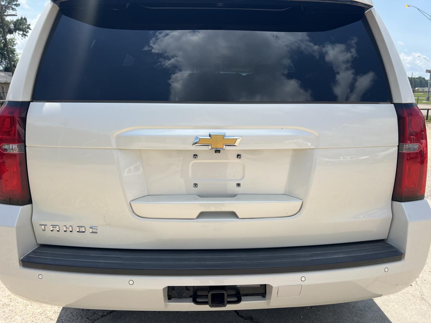 2015 White /Tan Chevrolet Tahoe LT (1GNSCBKC0FR) with an 5.3L V8 engine, 6-Speed Automatic transmission, located at 4520 Airline Hwy, Baton Rouge, LA, 70805, (225) 357-1497, 30.509325, -91.145432 - 2015 Chevrolet Tahoe LT 2WD 5.3 V8 Gas, 162K Miles, Heated Leather Interior, Seats 7, Cold A/C, All Power, Rear Camera, 20" Alloy Wheels, Tow Package. FOR INFO PLEASE CONTACT JEFF AT 225-413-0981. CHECK OUT OUR A+ RATING WITH THE BETTER BUSINESS BUREAU. WE HAVE BEEN A FAMILY OWNED AND OPERATED BUSI- Photo#6