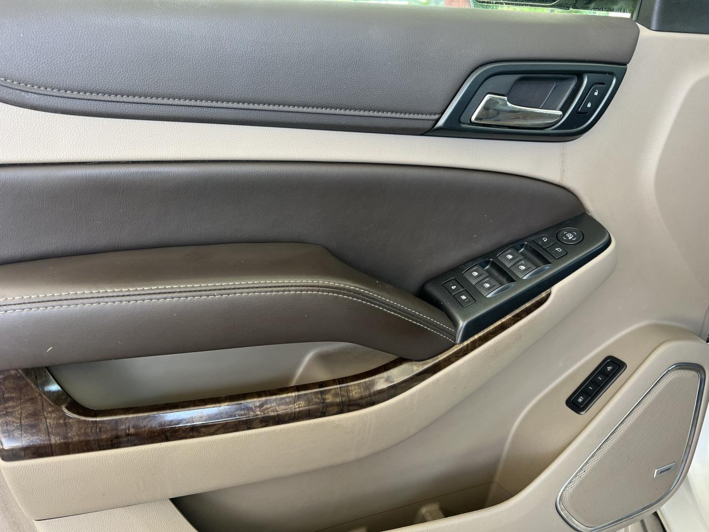 2015 White /Tan Chevrolet Tahoe LT (1GNSCBKC0FR) with an 5.3L V8 engine, 6-Speed Automatic transmission, located at 4520 Airline Hwy, Baton Rouge, LA, 70805, (225) 357-1497, 30.509325, -91.145432 - 2015 Chevrolet Tahoe LT 2WD 5.3 V8 Gas, 162K Miles, Heated Leather Interior, Seats 7, Cold A/C, All Power, Rear Camera, 20" Alloy Wheels, Tow Package. FOR INFO PLEASE CONTACT JEFF AT 225-413-0981. CHECK OUT OUR A+ RATING WITH THE BETTER BUSINESS BUREAU. WE HAVE BEEN A FAMILY OWNED AND OPERATED BUSI- Photo#17