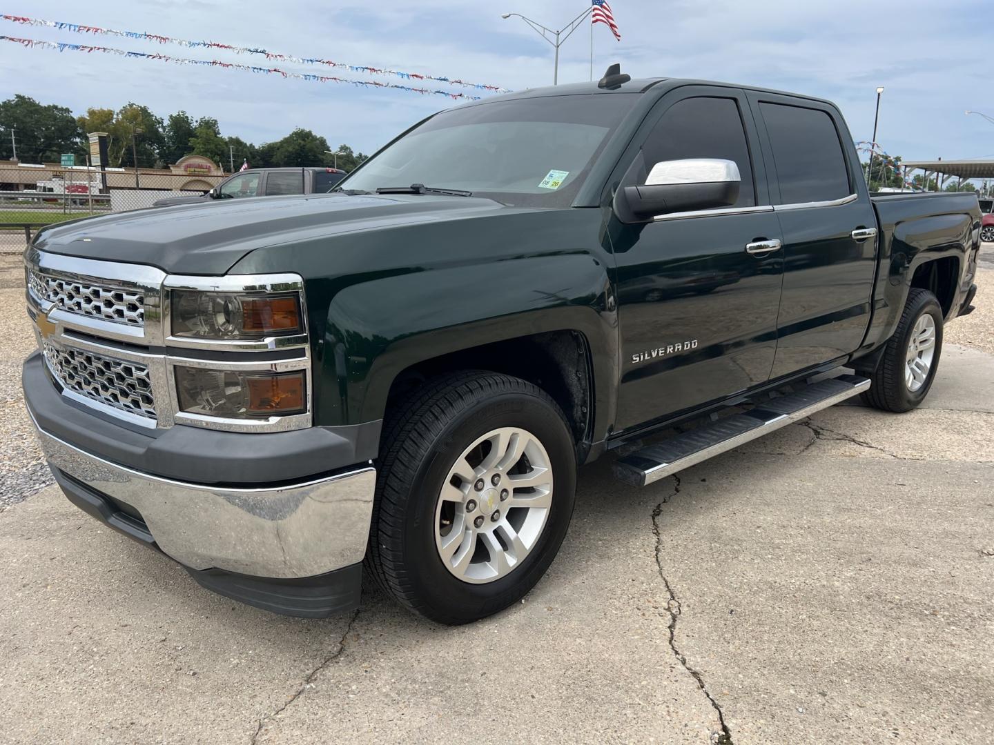 2015 Green /Gray Chevrolet Silverado 1500 LS (3GCPCPEHXFG) with an 4.3L V6 engine, 6-Speed Automatic transmission, located at 4520 Airline Hwy, Baton Rouge, LA, 70805, (225) 357-1497, 30.509325, -91.145432 - 2015 Chevrolet Silverado 1500 Crew Cab LS **ONE OWNER** 4.3 V6 Gas, 162K Miles, Power Windows & Locks, Cold A/C, Rear Camera, Michelin Tires. FOR INFO PLEASE CONTACT JEFF AT 225-413-0981. CHECK OUT OUR A+ RATING WITH THE BETTER BUSINESS BUREAU. WE HAVE BEEN A FAMILY OWNED AND OPERATED BUSINESS AT TH- Photo#0
