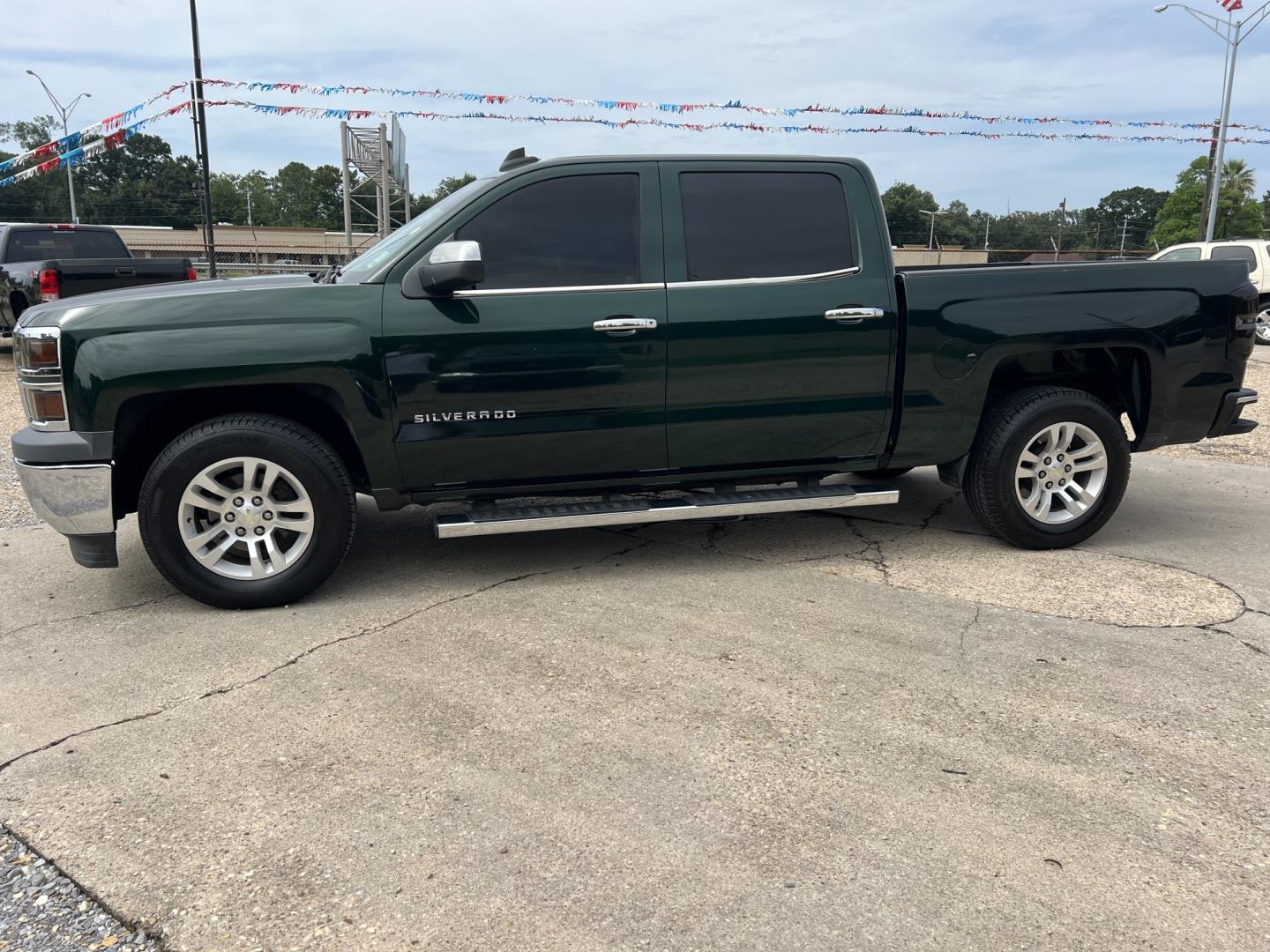 2015 Green /Gray Chevrolet Silverado 1500 LS (3GCPCPEHXFG) with an 4.3L V6 engine, 6-Speed Automatic transmission, located at 4520 Airline Hwy, Baton Rouge, LA, 70805, (225) 357-1497, 30.509325, -91.145432 - 2015 Chevrolet Silverado 1500 Crew Cab LS **ONE OWNER** 4.3 V6 Gas, 162K Miles, Power Windows & Locks, Cold A/C, Rear Camera, Michelin Tires. FOR INFO PLEASE CONTACT JEFF AT 225-413-0981. CHECK OUT OUR A+ RATING WITH THE BETTER BUSINESS BUREAU. WE HAVE BEEN A FAMILY OWNED AND OPERATED BUSINESS AT TH- Photo#1