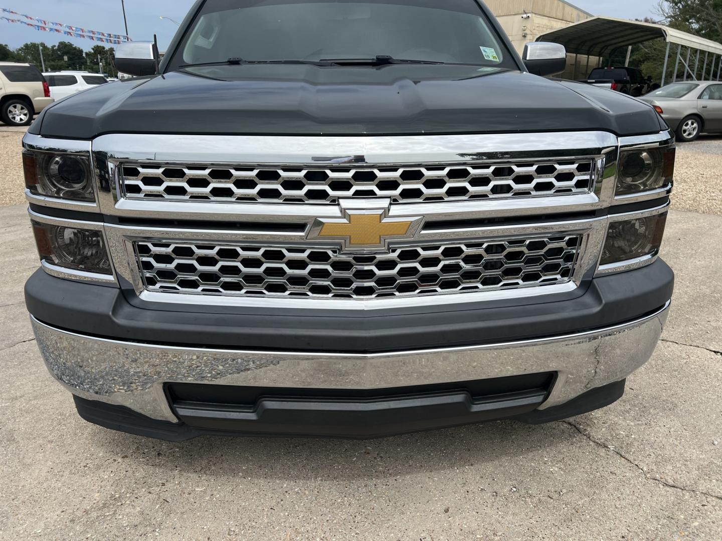 2015 Green /Gray Chevrolet Silverado 1500 LS (3GCPCPEHXFG) with an 4.3L V6 engine, 6-Speed Automatic transmission, located at 4520 Airline Hwy, Baton Rouge, LA, 70805, (225) 357-1497, 30.509325, -91.145432 - 2015 Chevrolet Silverado 1500 Crew Cab LS **ONE OWNER** 4.3 V6 Gas, 162K Miles, Power Windows & Locks, Cold A/C, Rear Camera, Michelin Tires. FOR INFO PLEASE CONTACT JEFF AT 225-413-0981. CHECK OUT OUR A+ RATING WITH THE BETTER BUSINESS BUREAU. WE HAVE BEEN A FAMILY OWNED AND OPERATED BUSINESS AT TH- Photo#2
